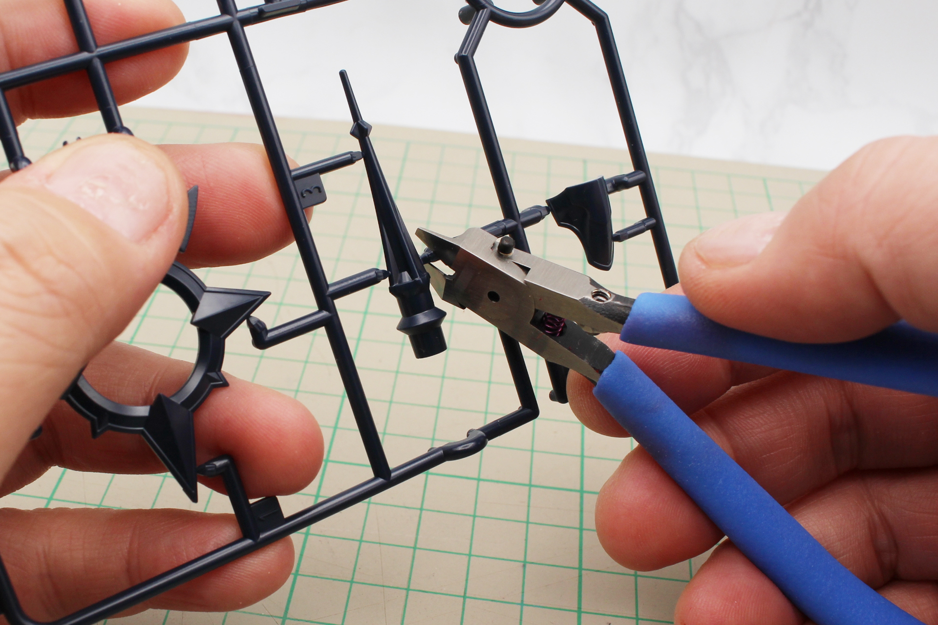 片刃の勇、アルティメットニッパー。しばらく入手困難だったが、現在は供給の安定と競合商品の登場により入手がしやすくなった