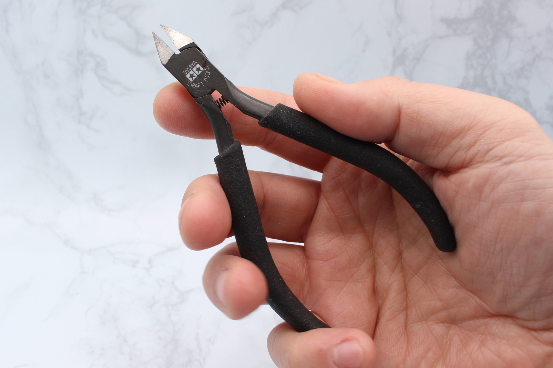 サイズもちょうどよく、使いやすいニッパー。ツインスターのロゴも嬉しい