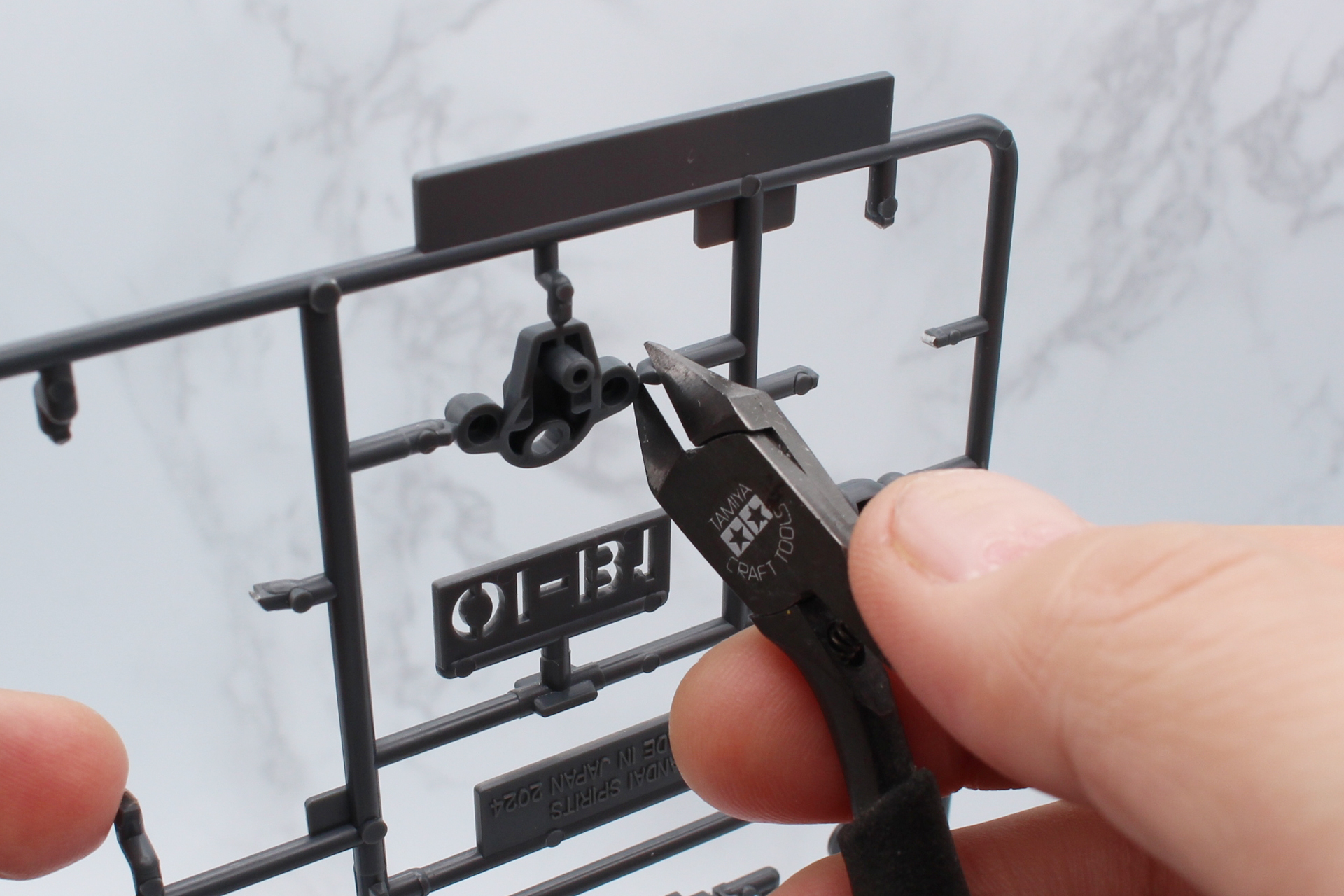 筆者所有のものは既に現役を退き、二度切り時の太めのゲートの1段目を切るときなどに使っている