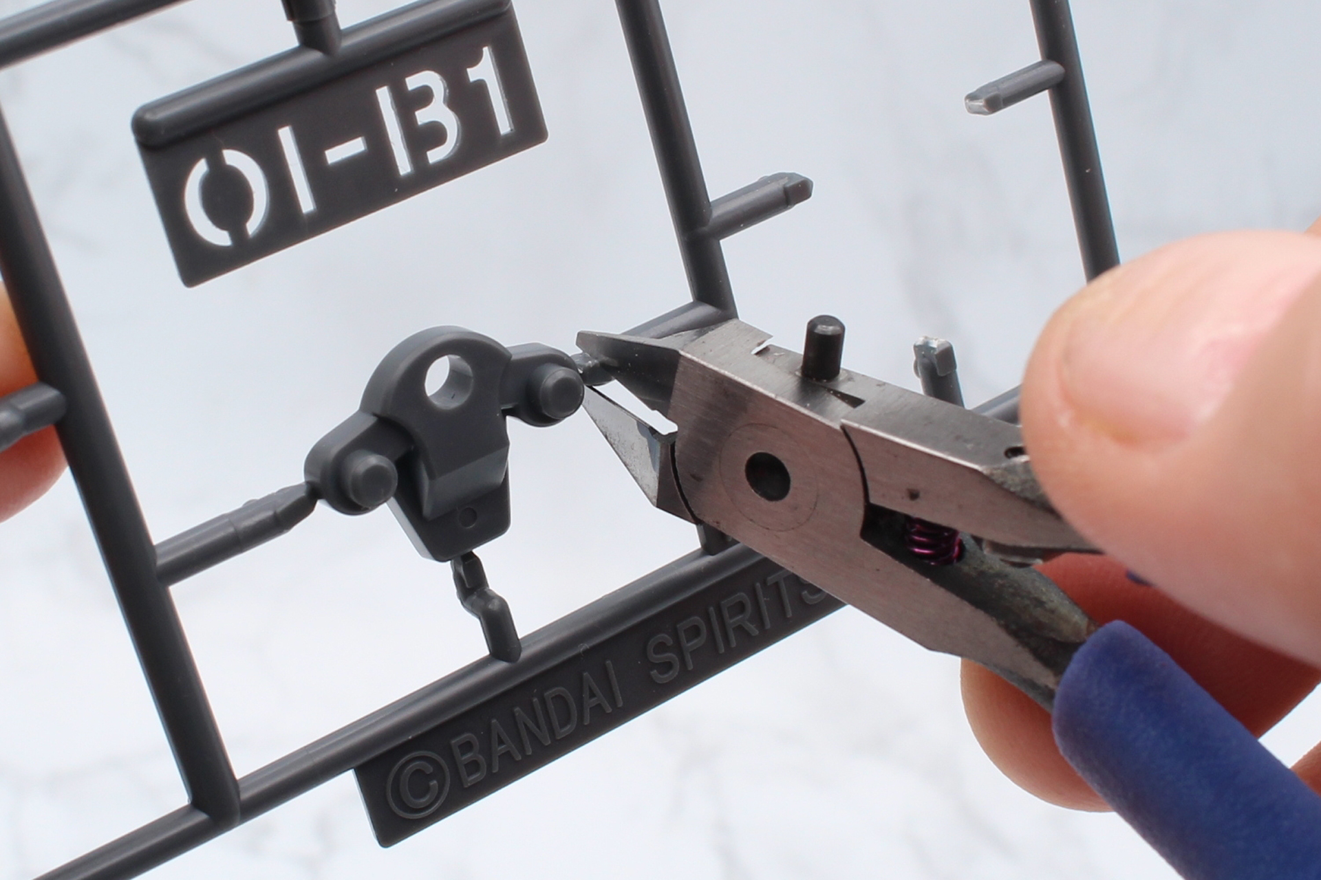 刃を入れるときは最初だけ力を入れて、刃が入ったら力を抜く「豆腐切り」をメーカーは推奨している