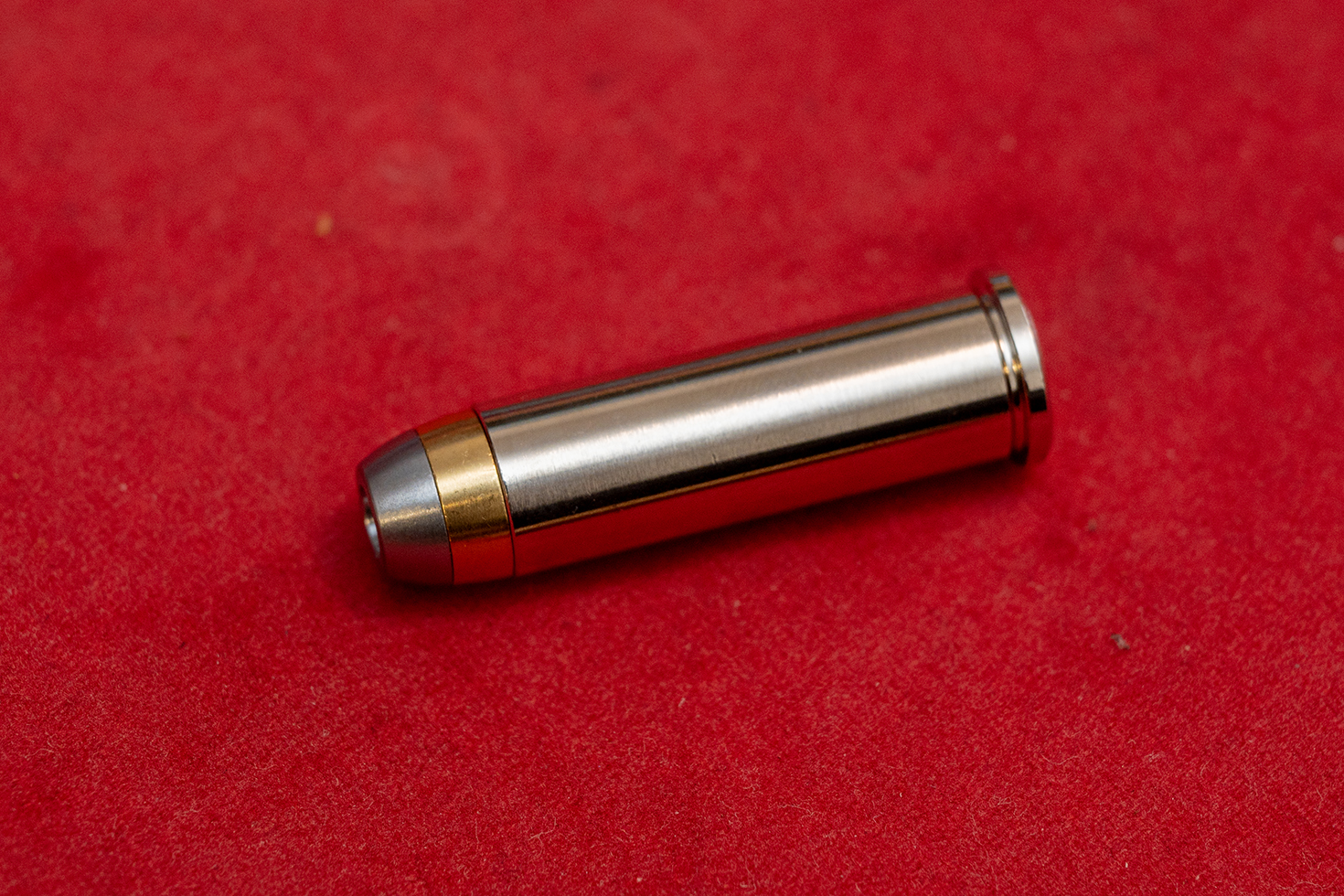 タナカ純正のダブルキャップカートリッジ。お値段も納得の高級な仕上がり。メッキされたカートリッジケースは撃った後のメンテナンス性にも優れる