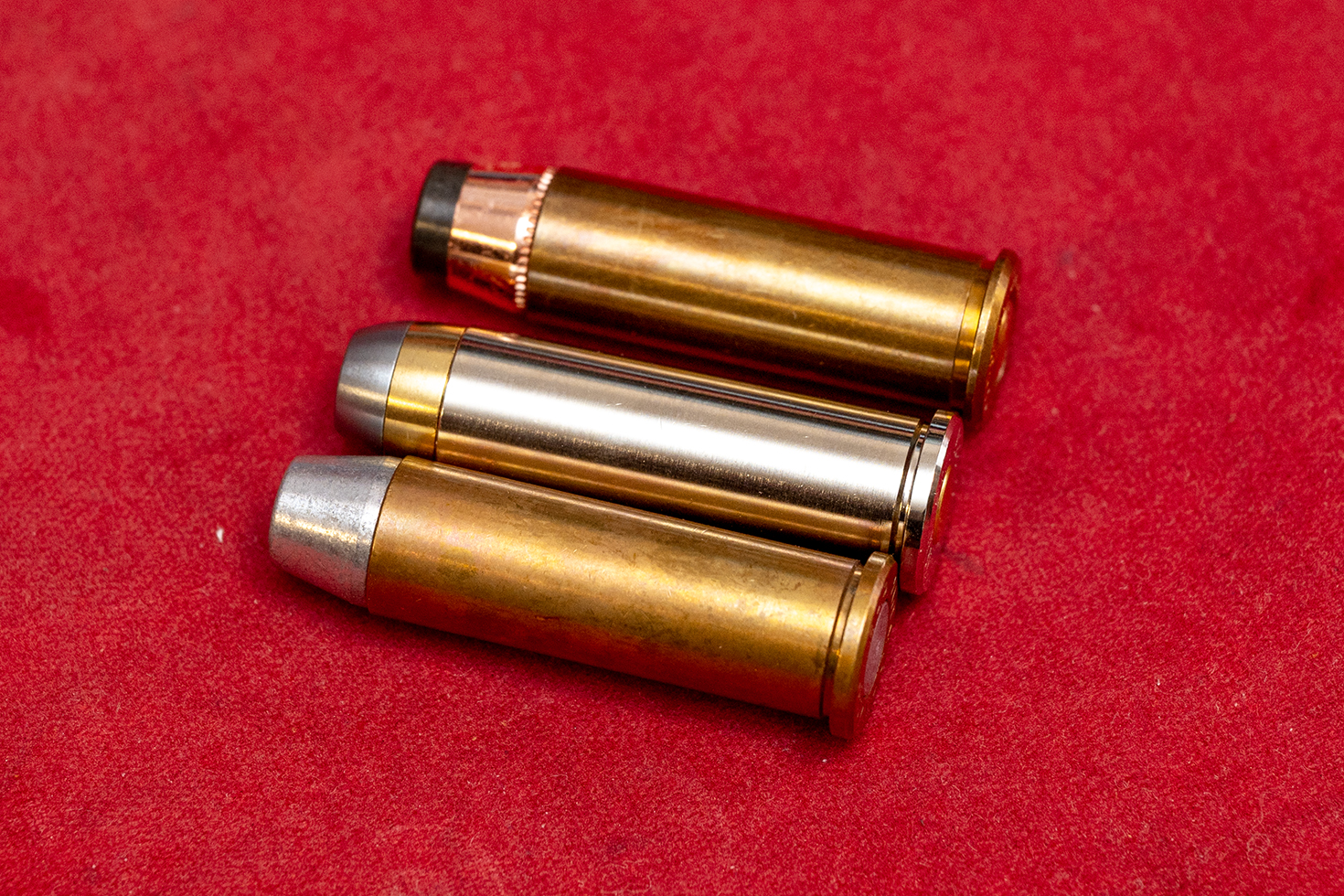 上からトリプルキャップ＋１カートリッジ、ダブルキャップカートリッジ、シングルキャップカートリッジ。火薬量が増えるほどスタイルも凝った作りになっているように思う