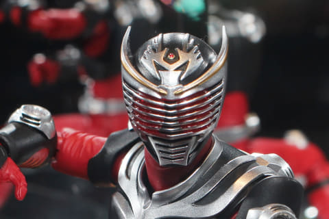 S.H.Figuarts真骨彫製法　仮面ライダー龍騎BANDAI SPIRITS S.H.Figuarts（真骨彫製法） 仮面ライダー龍騎 | 魂ウェブ
