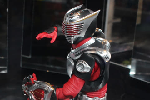 真骨彫製法　SHFiguars 仮面ライダー龍騎 S.H.Figuarts（真骨彫製法） 仮面ライダー龍騎 | 魂ウェブ