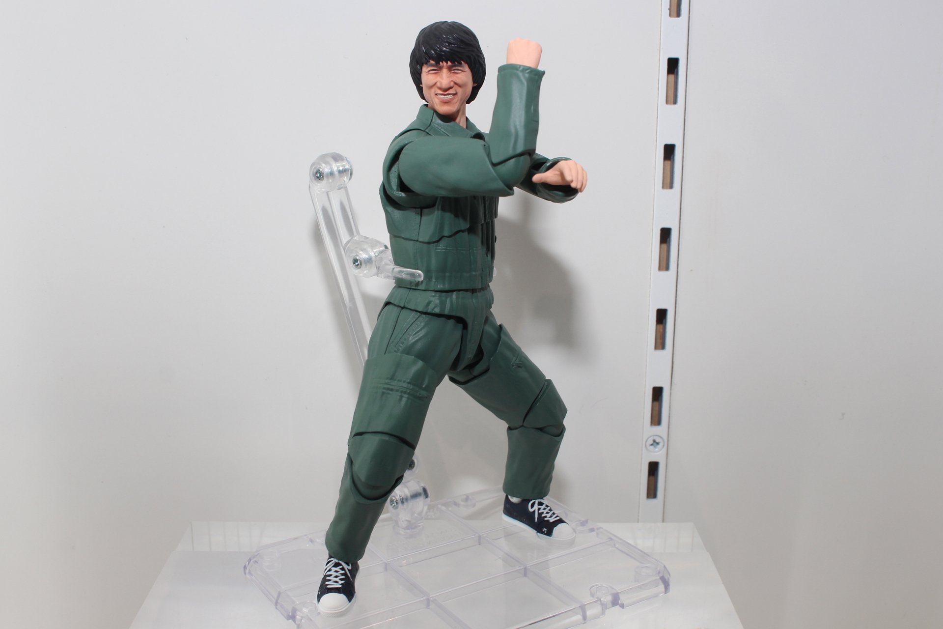 「S.H.Figuartsチェン刑事 （ポリス・ストーリー／香港国際警察）」。6月発売予定。価格は11,000円