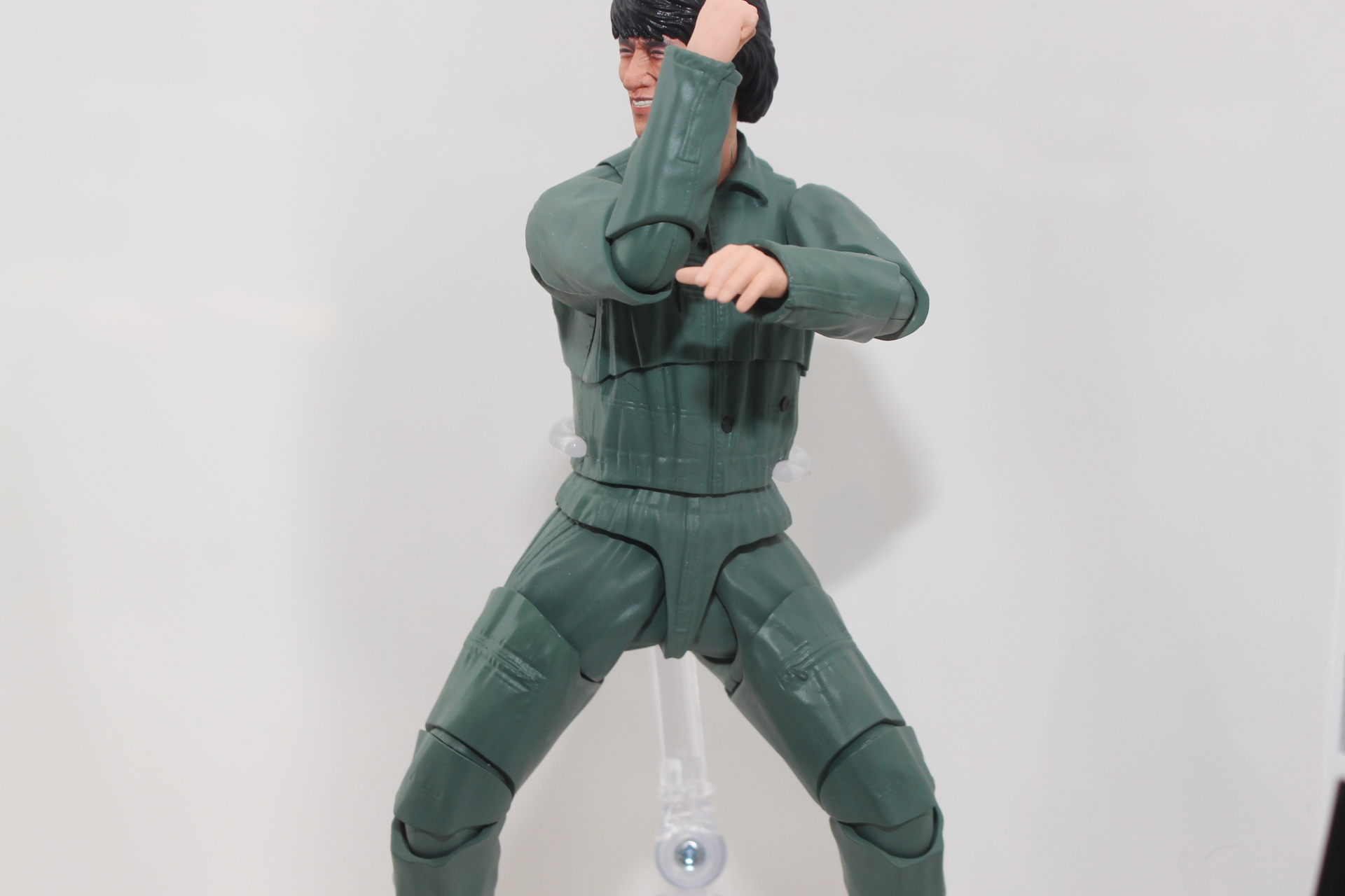 アクションを再現するための関節を全身に仕込んでいる