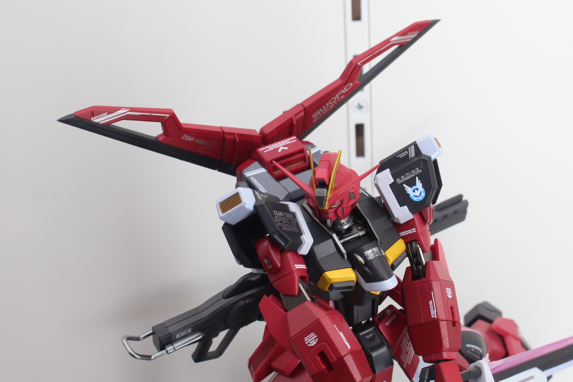 「RQM60 フラッシュエッジ ビームブーメラン」と「試製35式改レールガン」が見える。他にも複数の武装を同梱