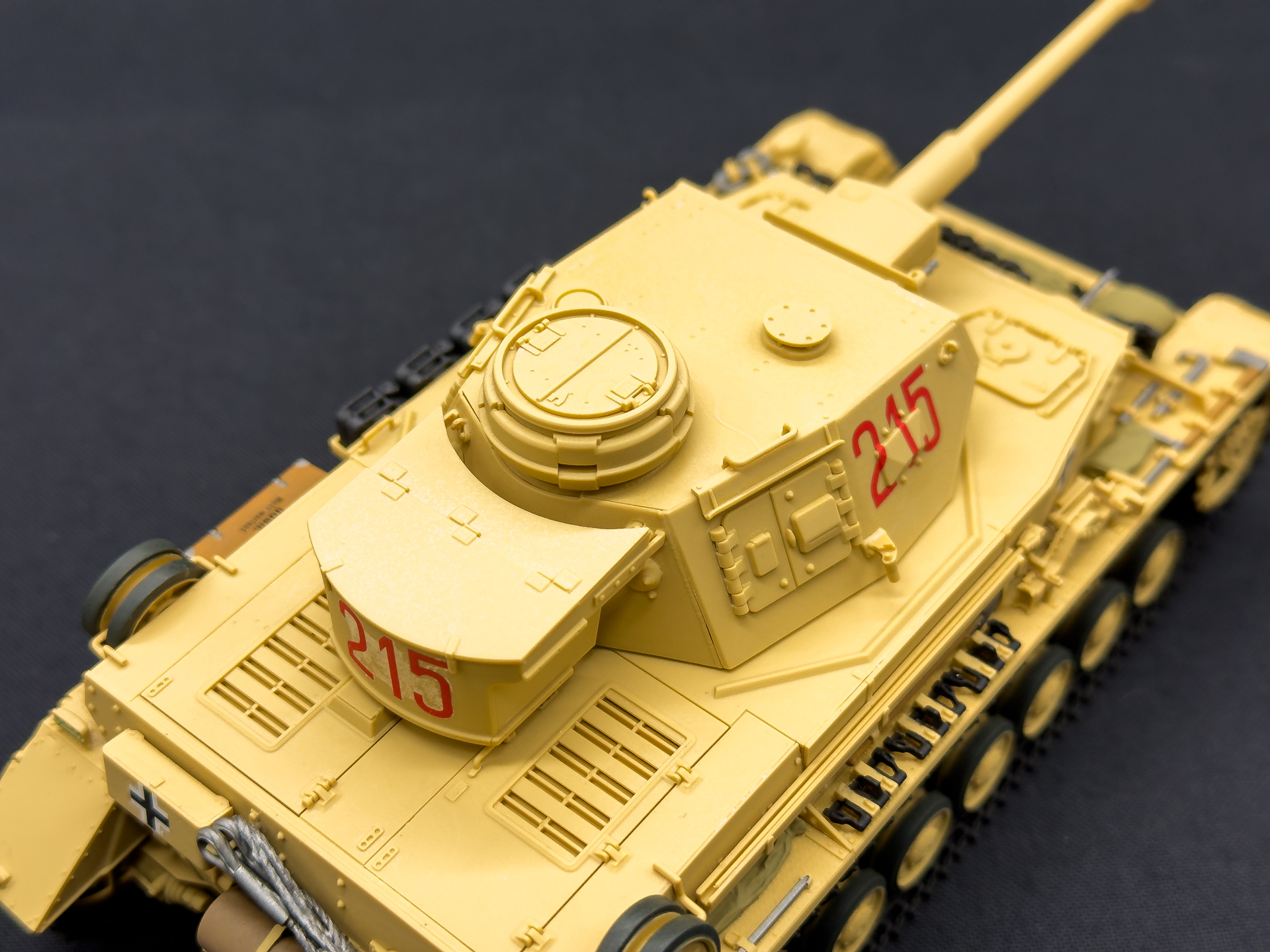 トップコートを行なうことでプラスチック感が抑えられます。