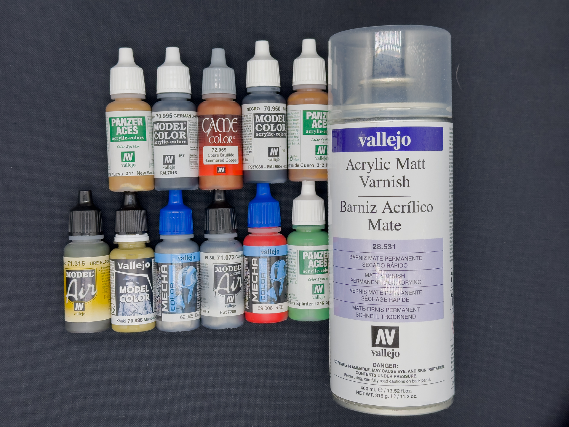 今回の作例にて使用したファレホ。本作例ではモデルカラーやパンツァーエースなど様々な塗料を使用しました。