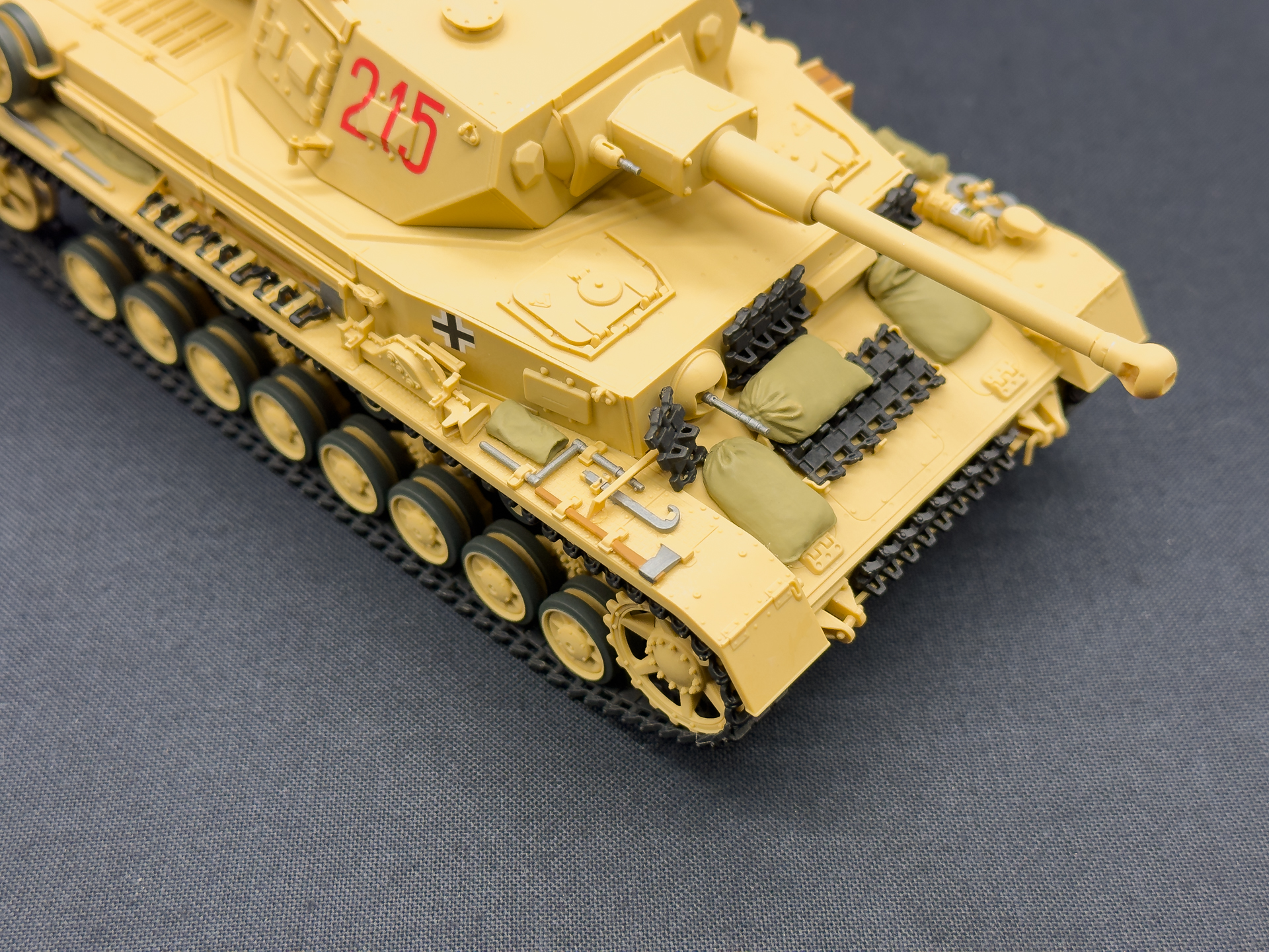 車体機関砲のアップ。塗装箇所が小さいこともあって他のOVMと色彩の差異は見られませんでした。