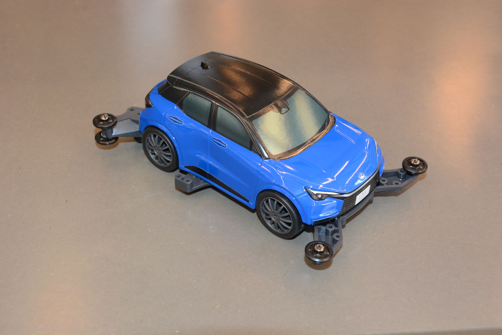 「LEXUS LBX MORIZO RR」をミニ四駆化。「レクサス LBX MORIZO RR (MAシャーシ)|。スタイリングもミニ四駆に合わせて調整されている