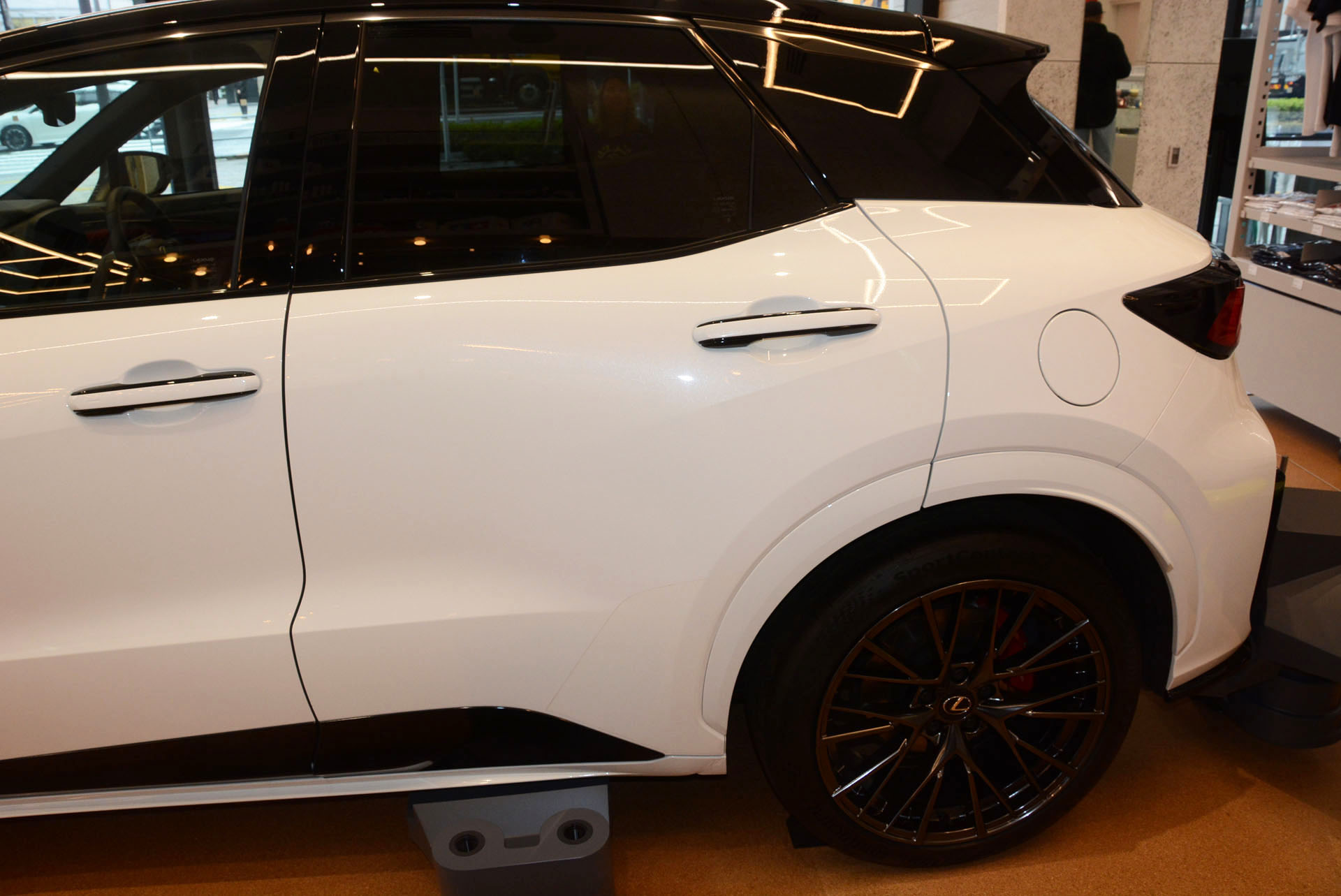 「LEXUS LBX MORIZO RR」は非常に人気が高く、購入を希望しても数ヶ月待ちという状態だ。高級車である実車を間近で見れるというのも本展時の面白さの1つだ