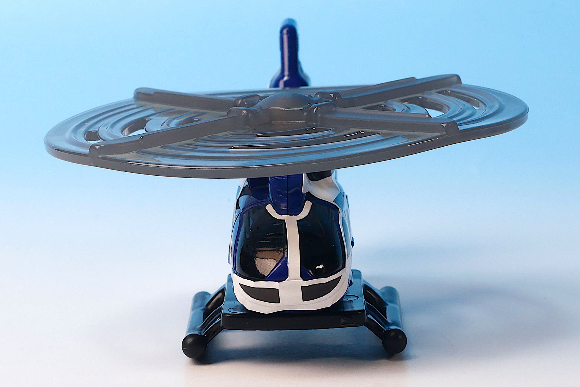 ハッピーセットの「トミカ」では初登場のヘリコプター