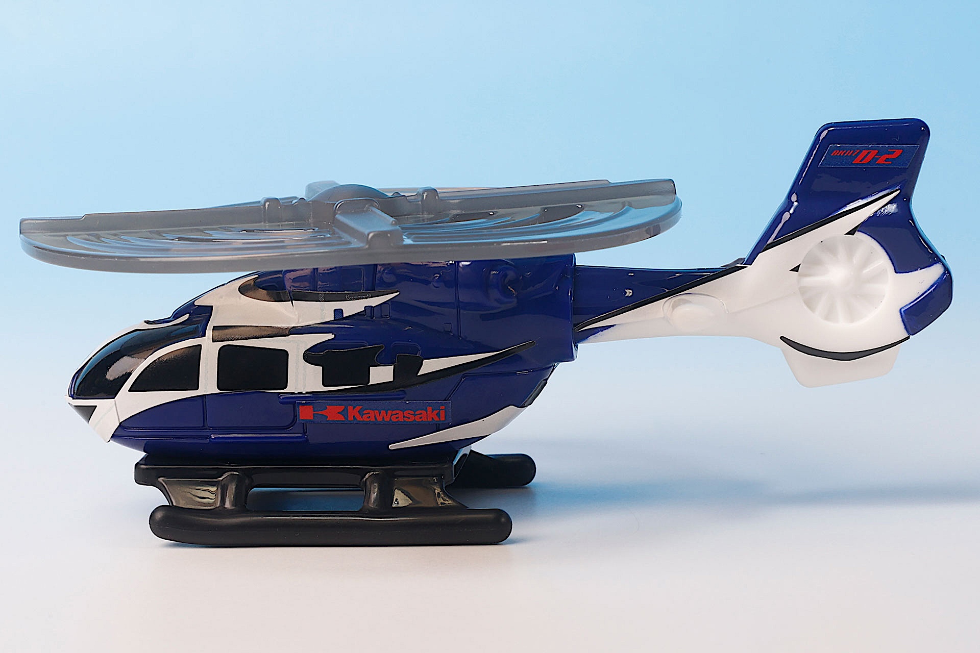 KAWASAKIのロゴもシールで再現されている