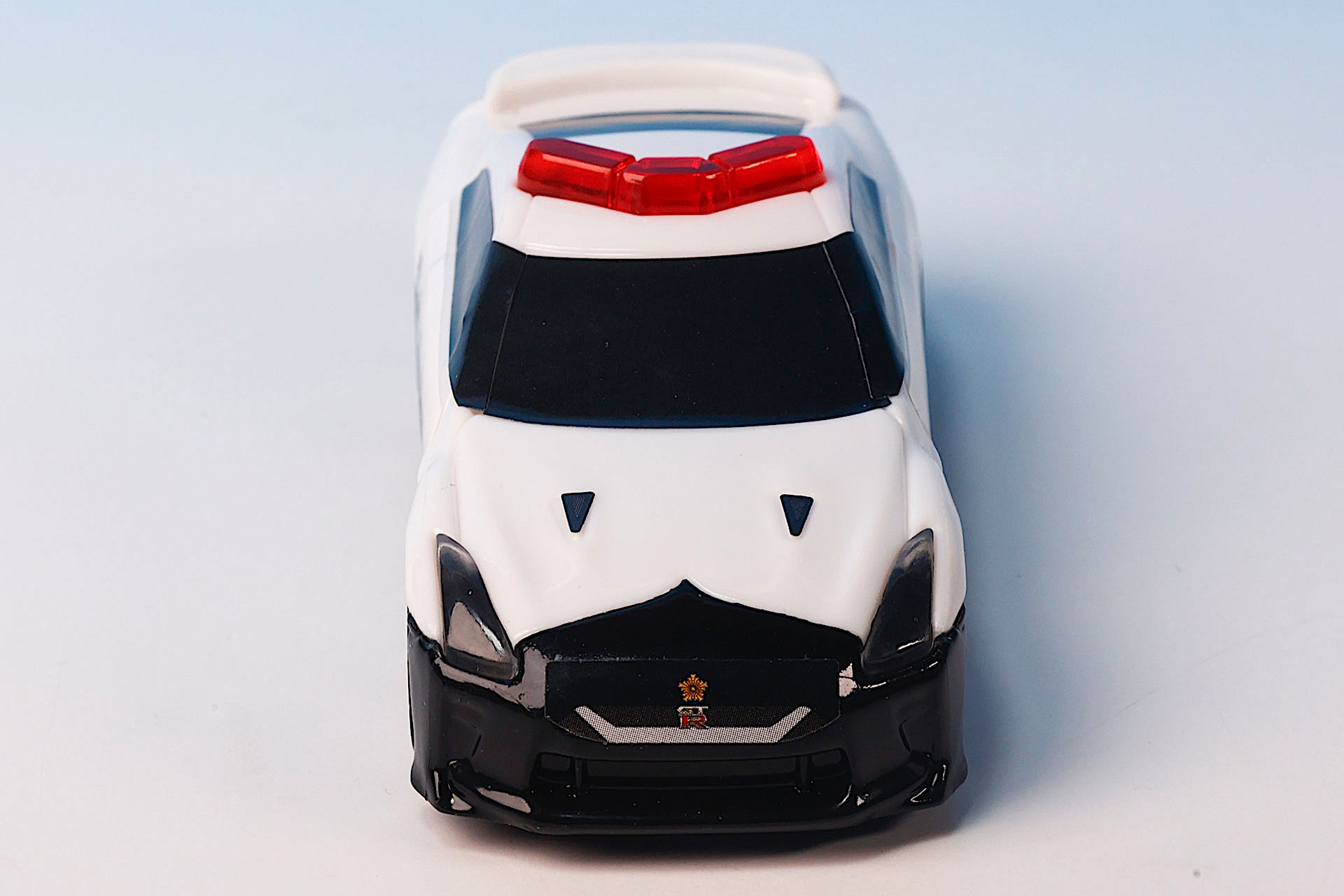 ベースがスポーツカーだけあってクールだ