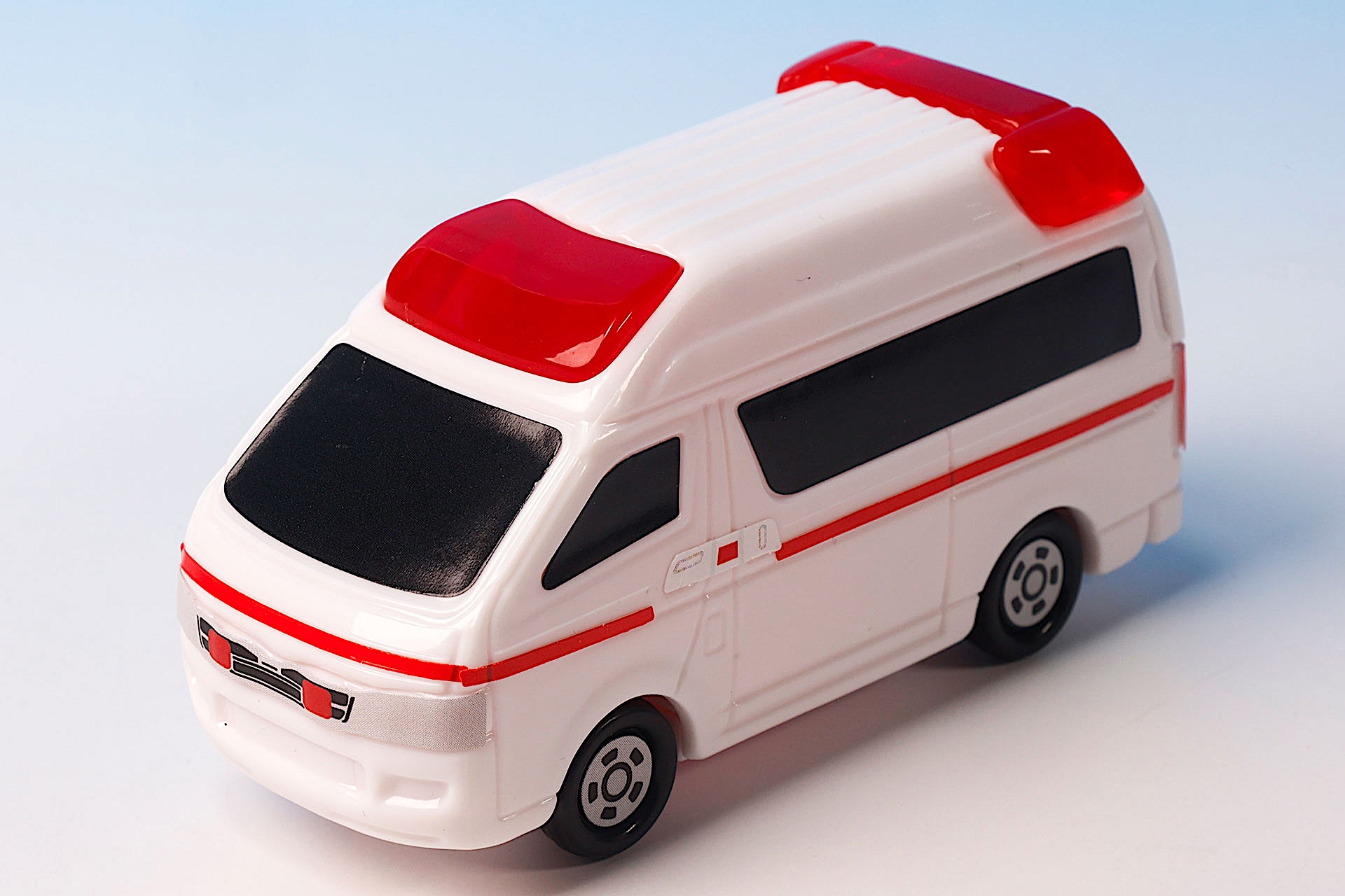 赤いラインはシールで再現したものだ