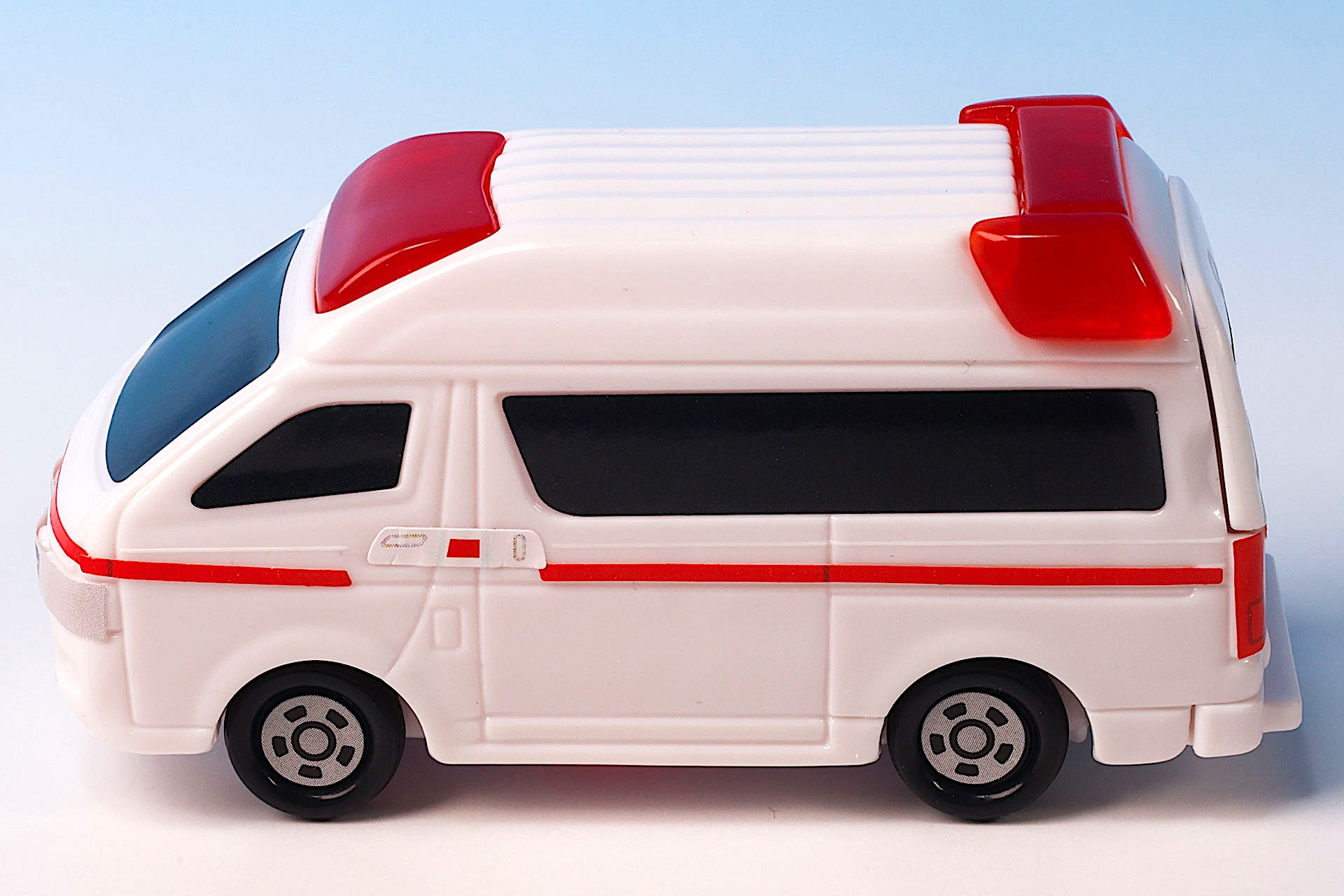 救急車をイメージしながら走らせて遊ぼう