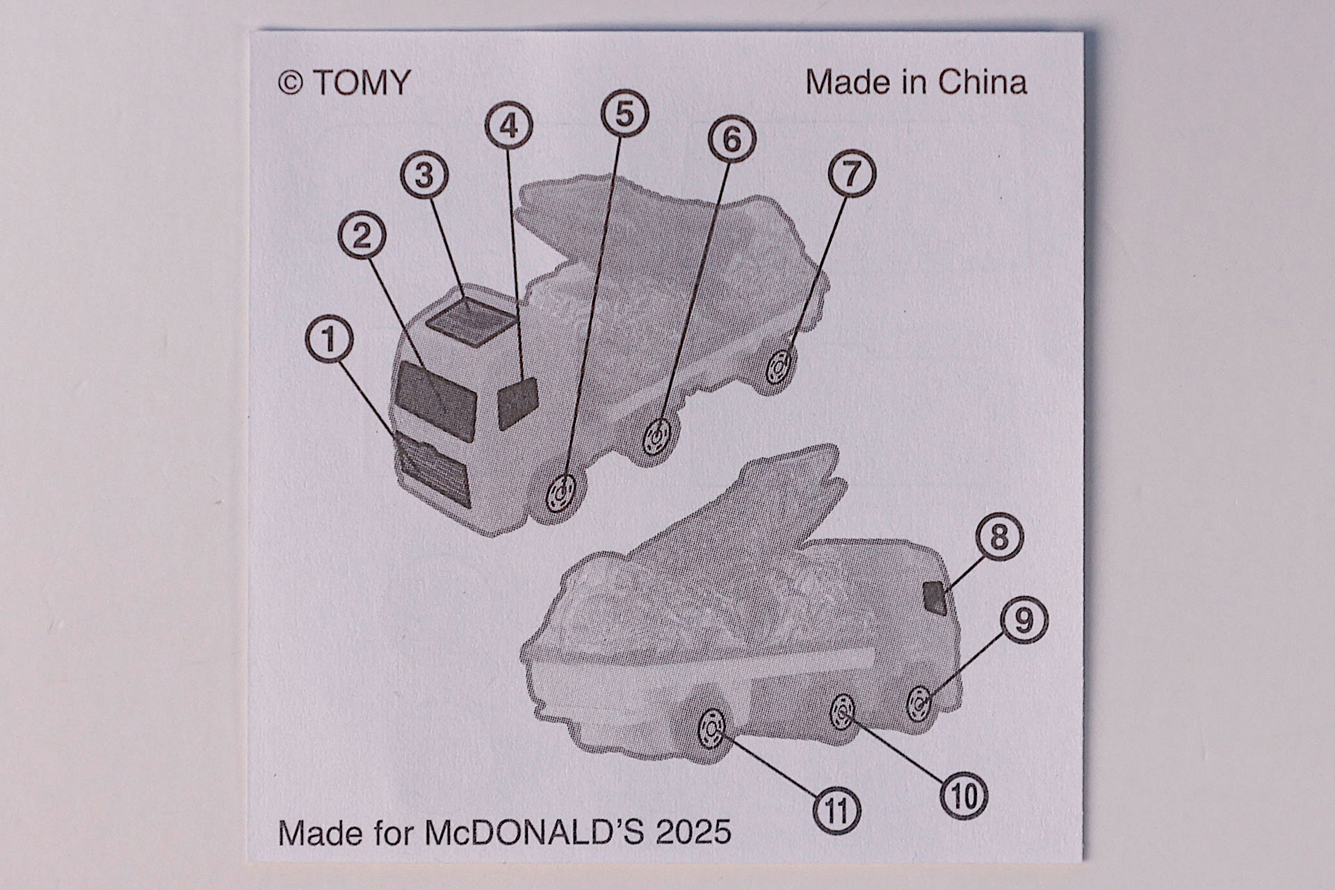 タイヤなどわかりやすいところから貼っていこう