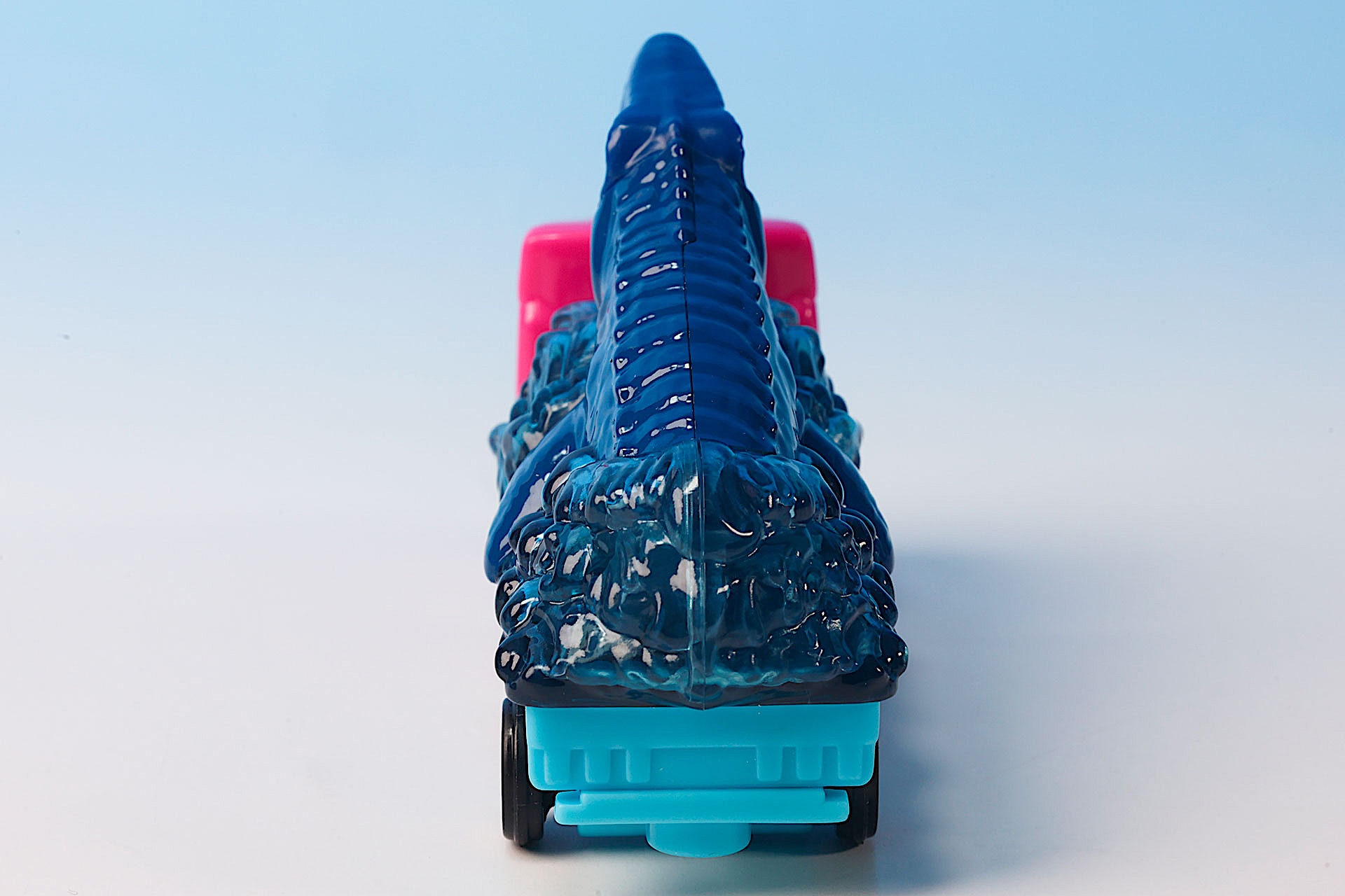 実際のモササウルスは、尻尾の部分もあるのでもう少しサイズが大きい