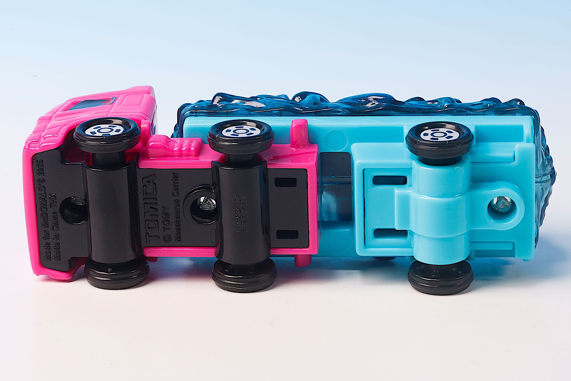 台車のスキマが光を当てる部分だ