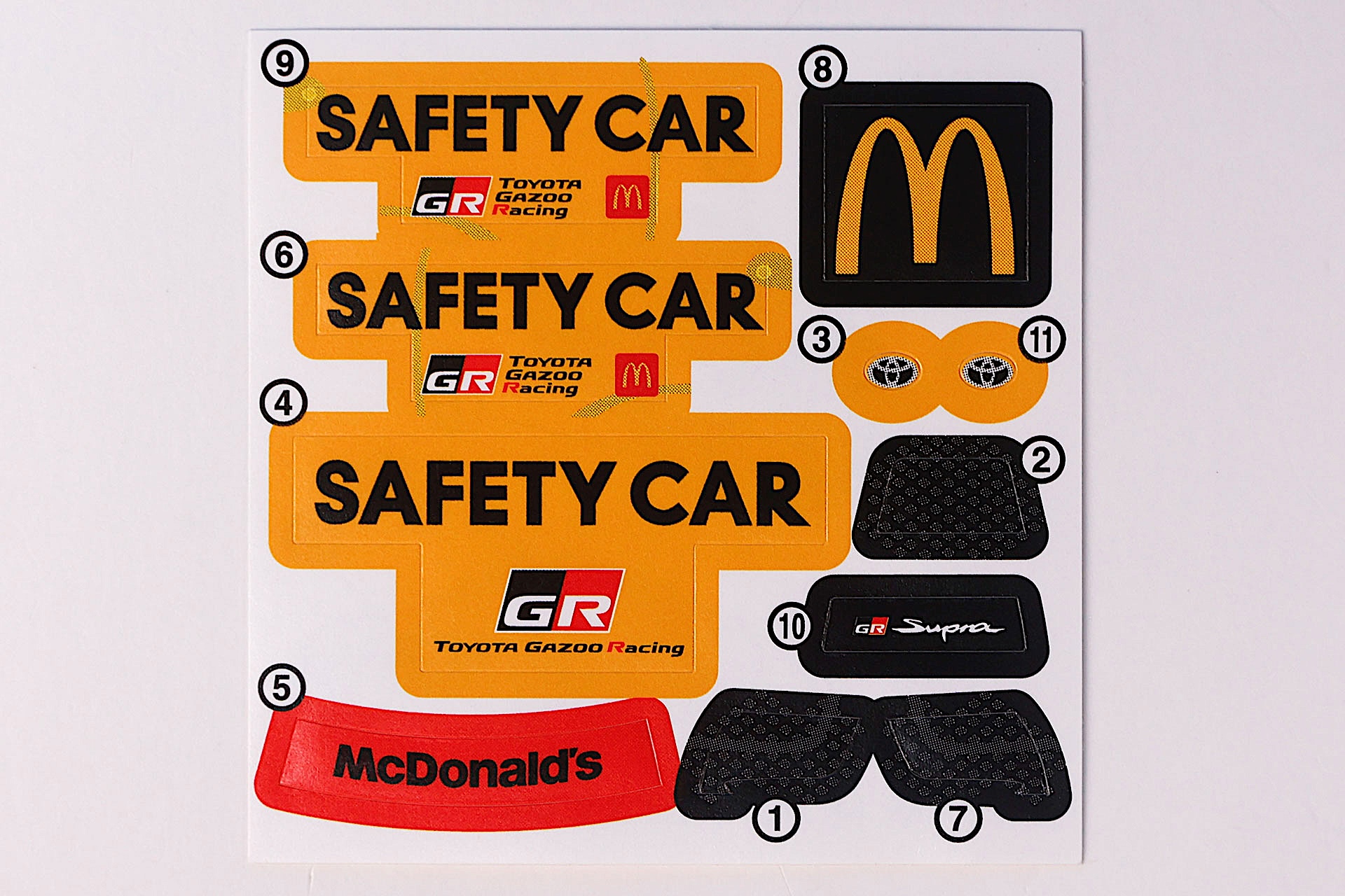 「SAFETY CAR」の文字がかなり目立つ