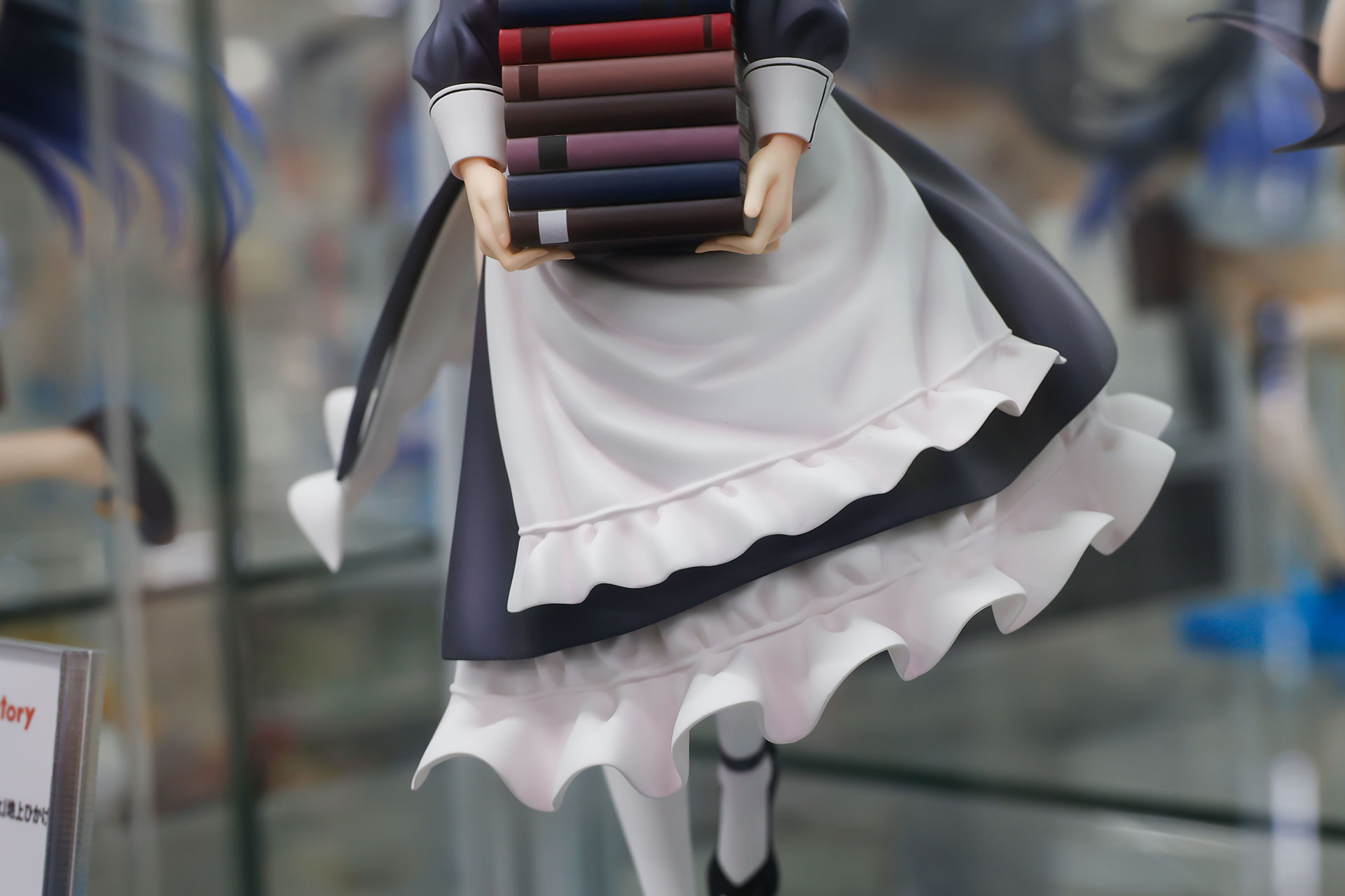 メイド服はシワが寄った布やフリルもしっかりと再現されている