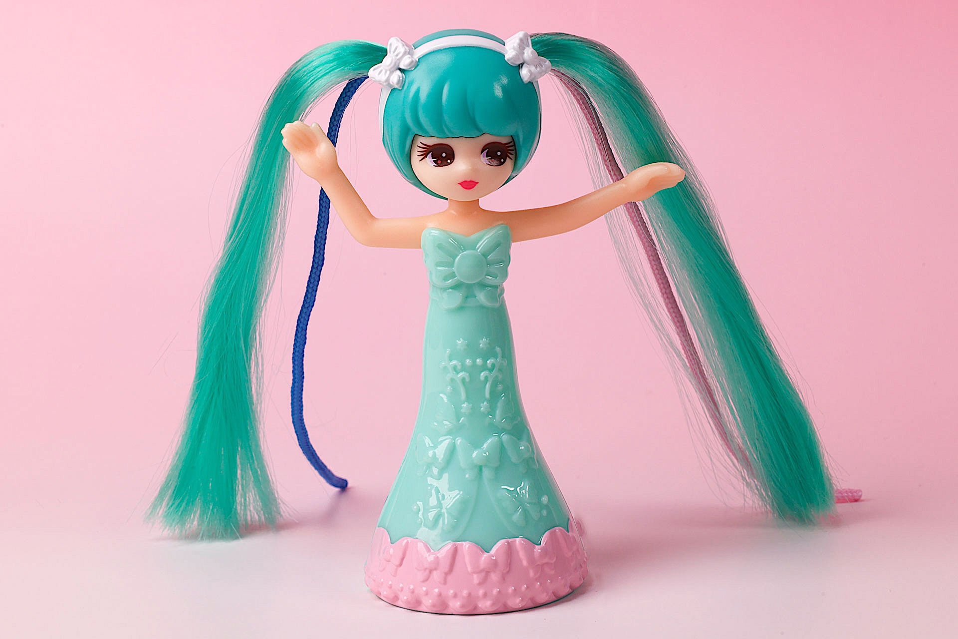 長いツインテールがキュートだ