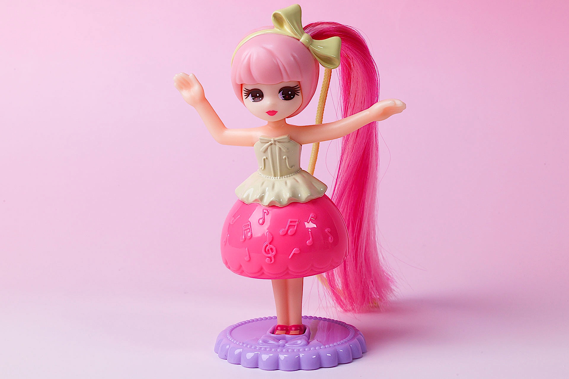 全体的にピンク色が多めの色合いになっている