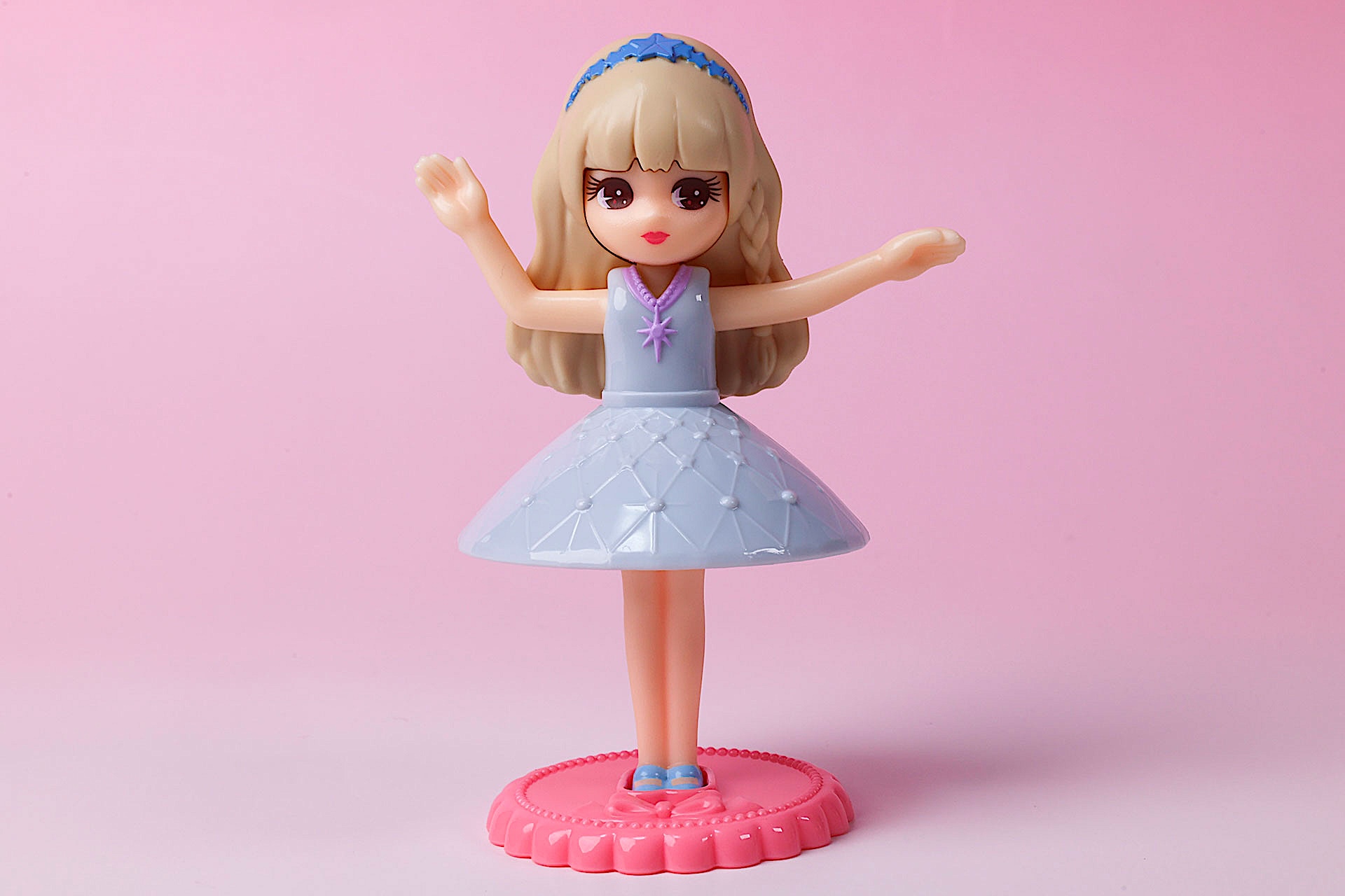 ショートドレス姿に早変わり