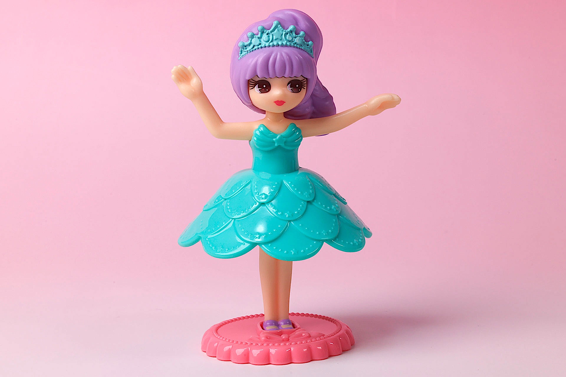 ショートドレス姿になるとアイドルのようだ