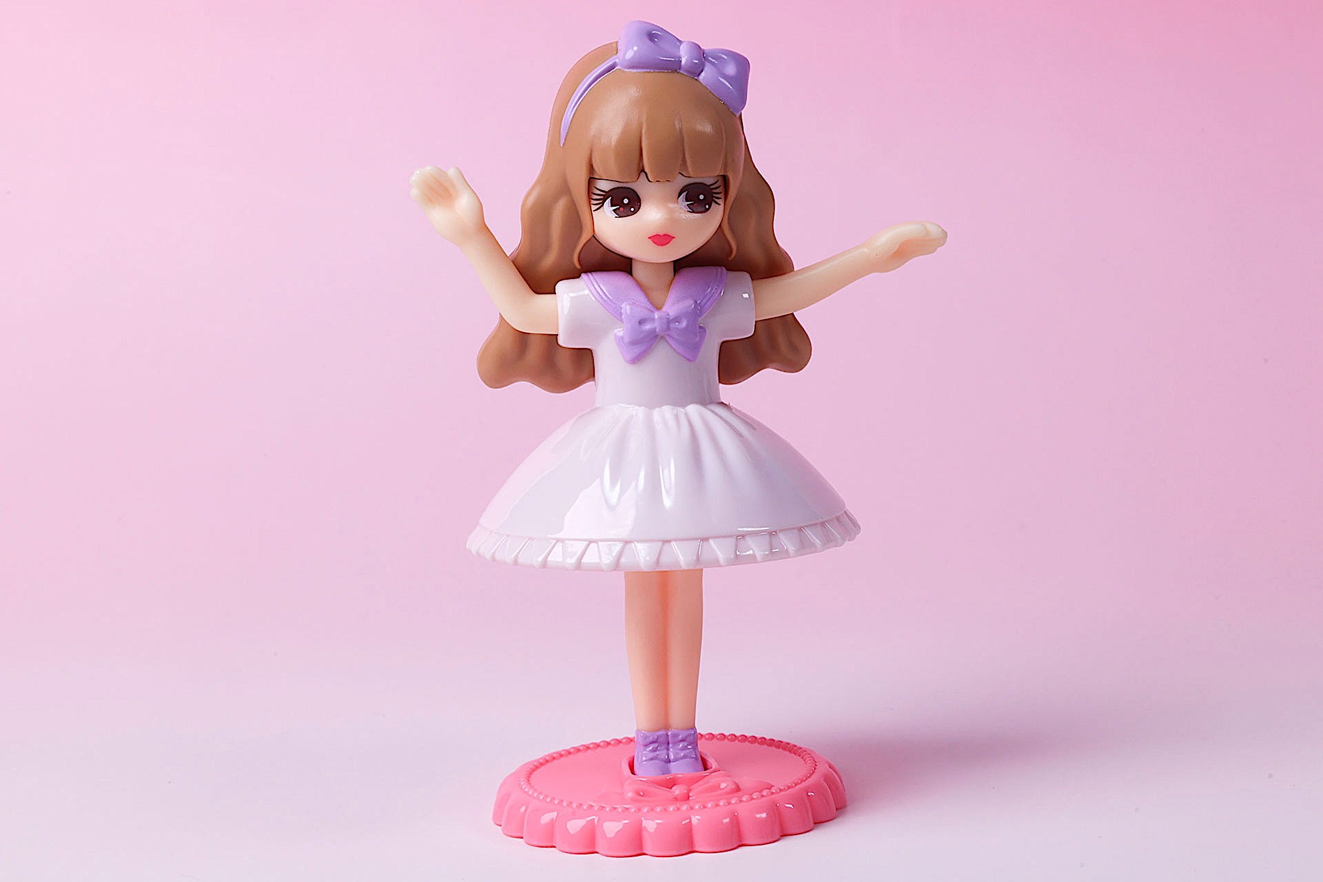 ショートドレス姿は春っぽい雰囲気だ