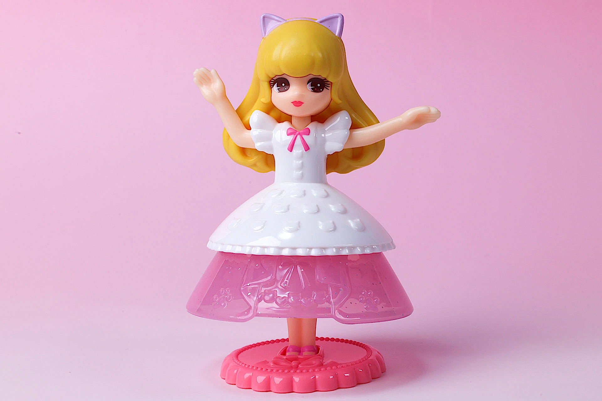 中段ドレスパーツの形は、それぞれ異なっている