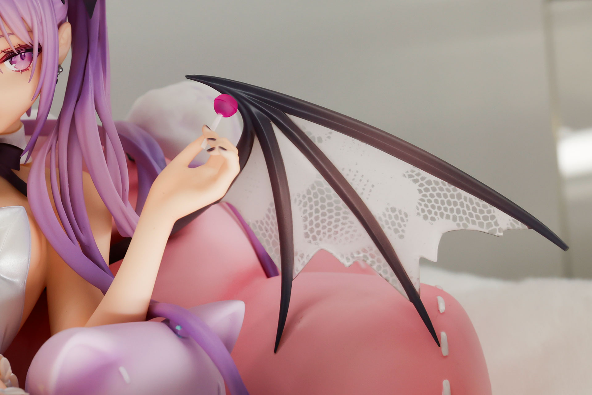 よく見ると背中には羽が生えている