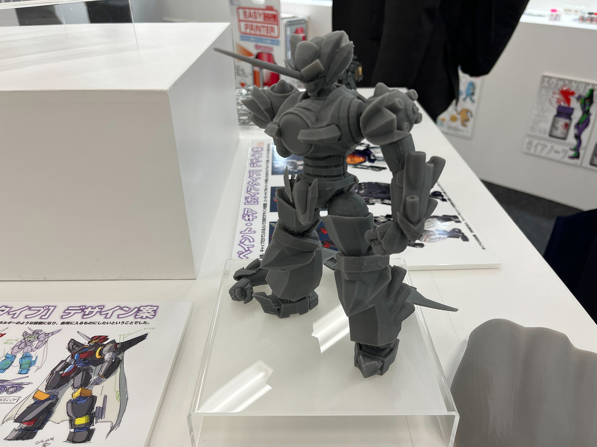 ヒーローロボ風のアイディアと、試作品も公開されている