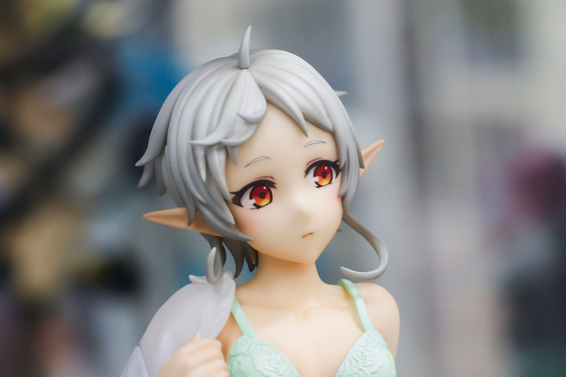 髪はなかなか複雑な形状をしている