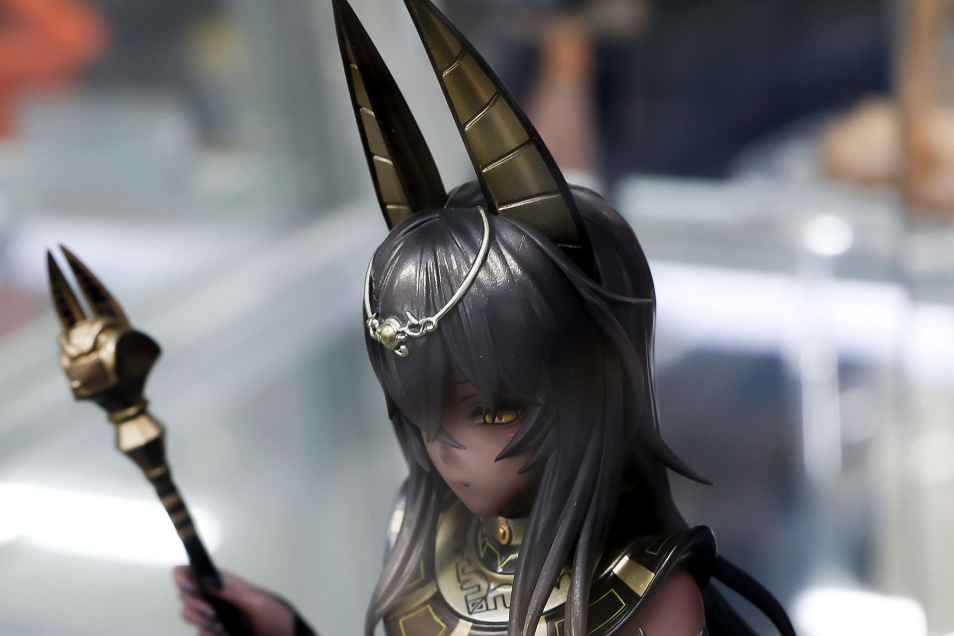 頭から大きな耳が生えている