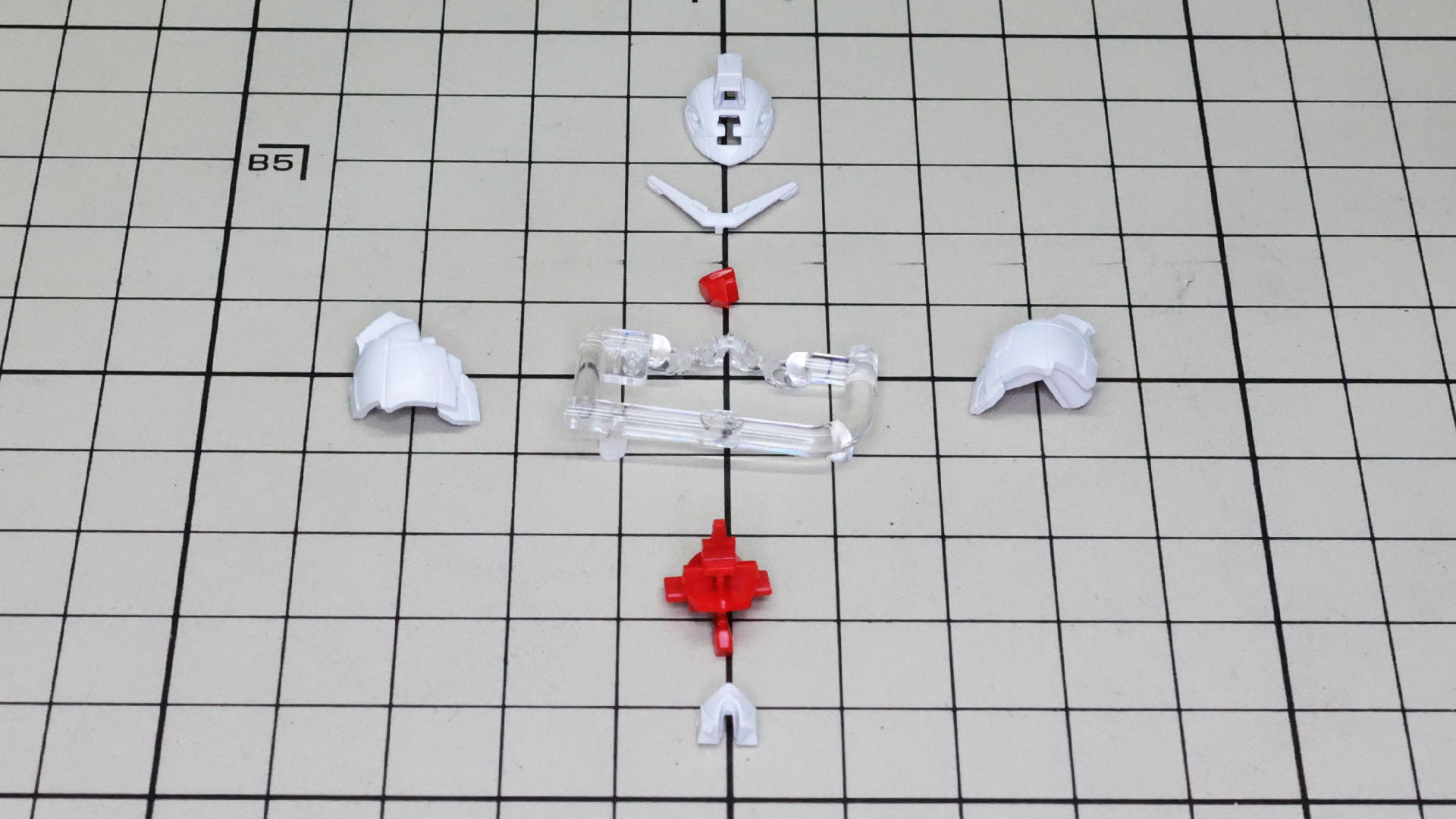1/144スケールの頭部は小さいパーツが多くあります。注意して組んでいきましょう