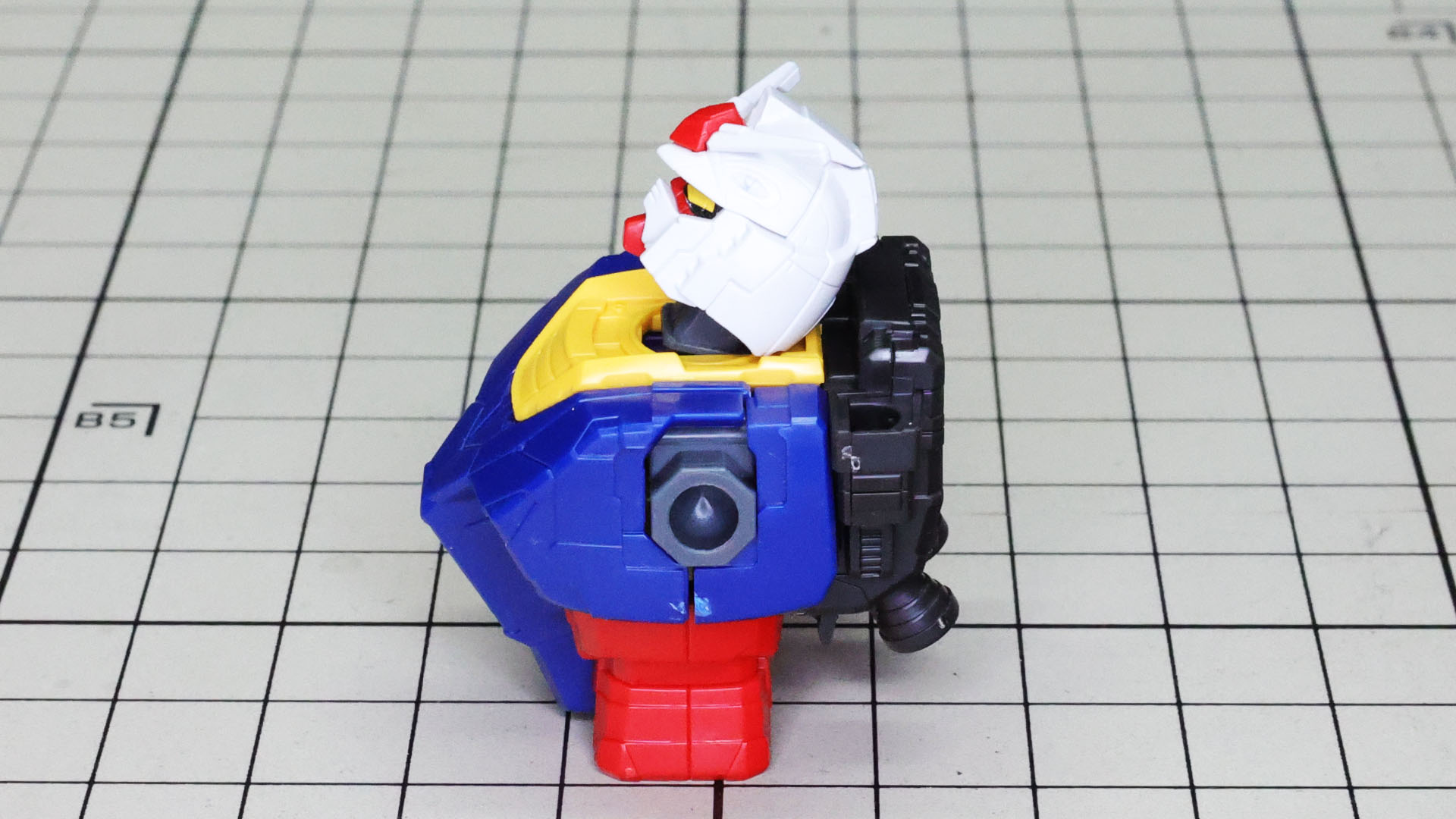 上を向く角度は今回の立膝ポージングにうってつけですね！