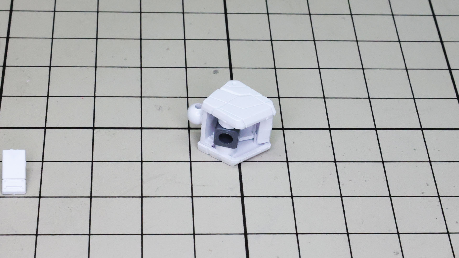 肩アーマーにはポリパーツが組み込まれます