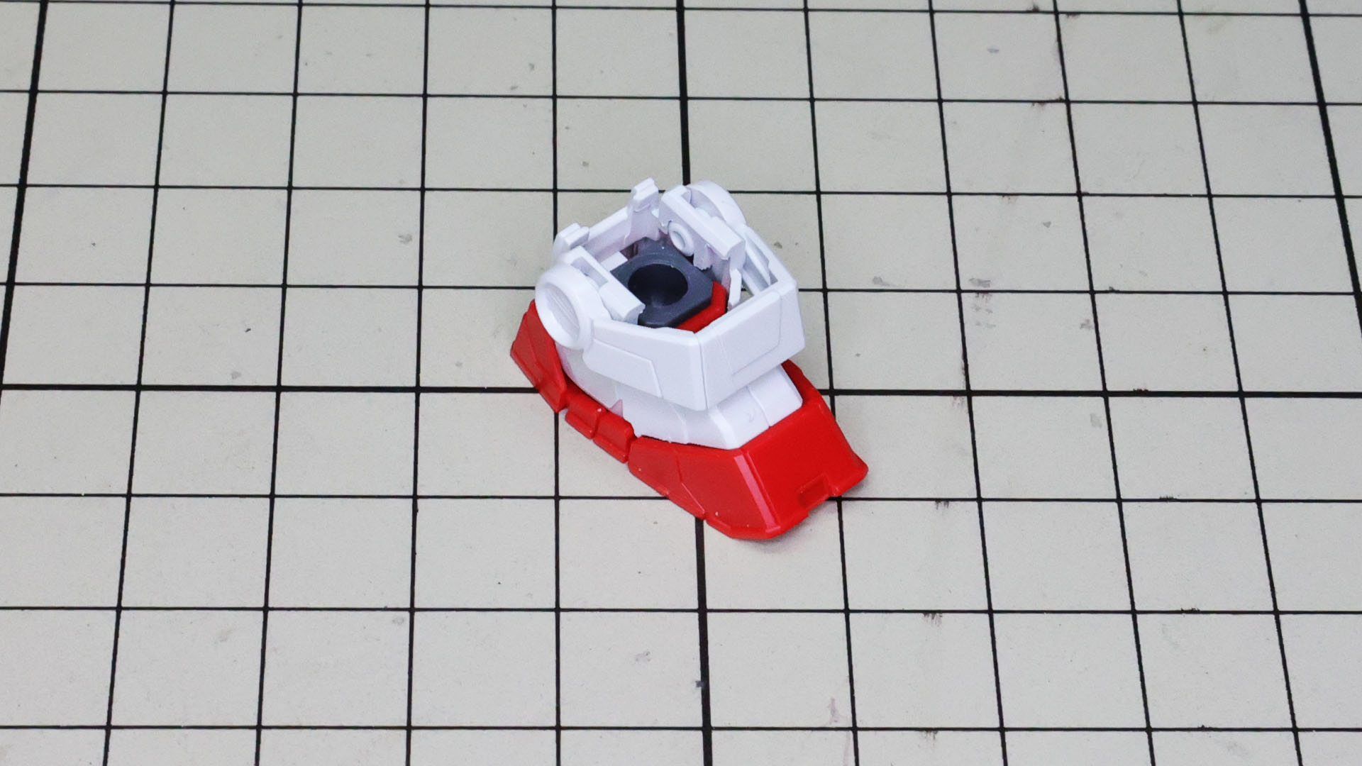 ソールの中には大きなボールジョイント受けをポリパーツで用意します