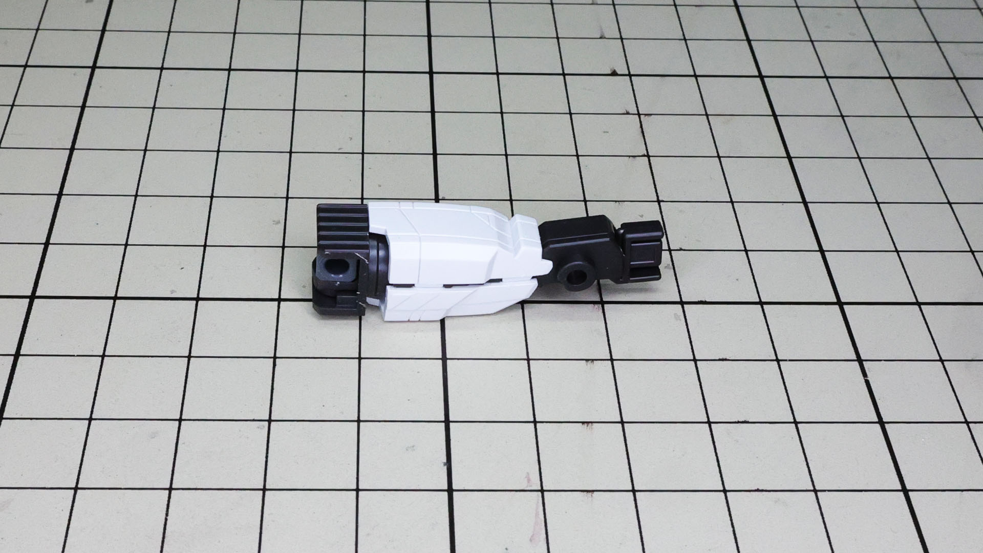 股関節部を大腿部の上側からドッキングさせます