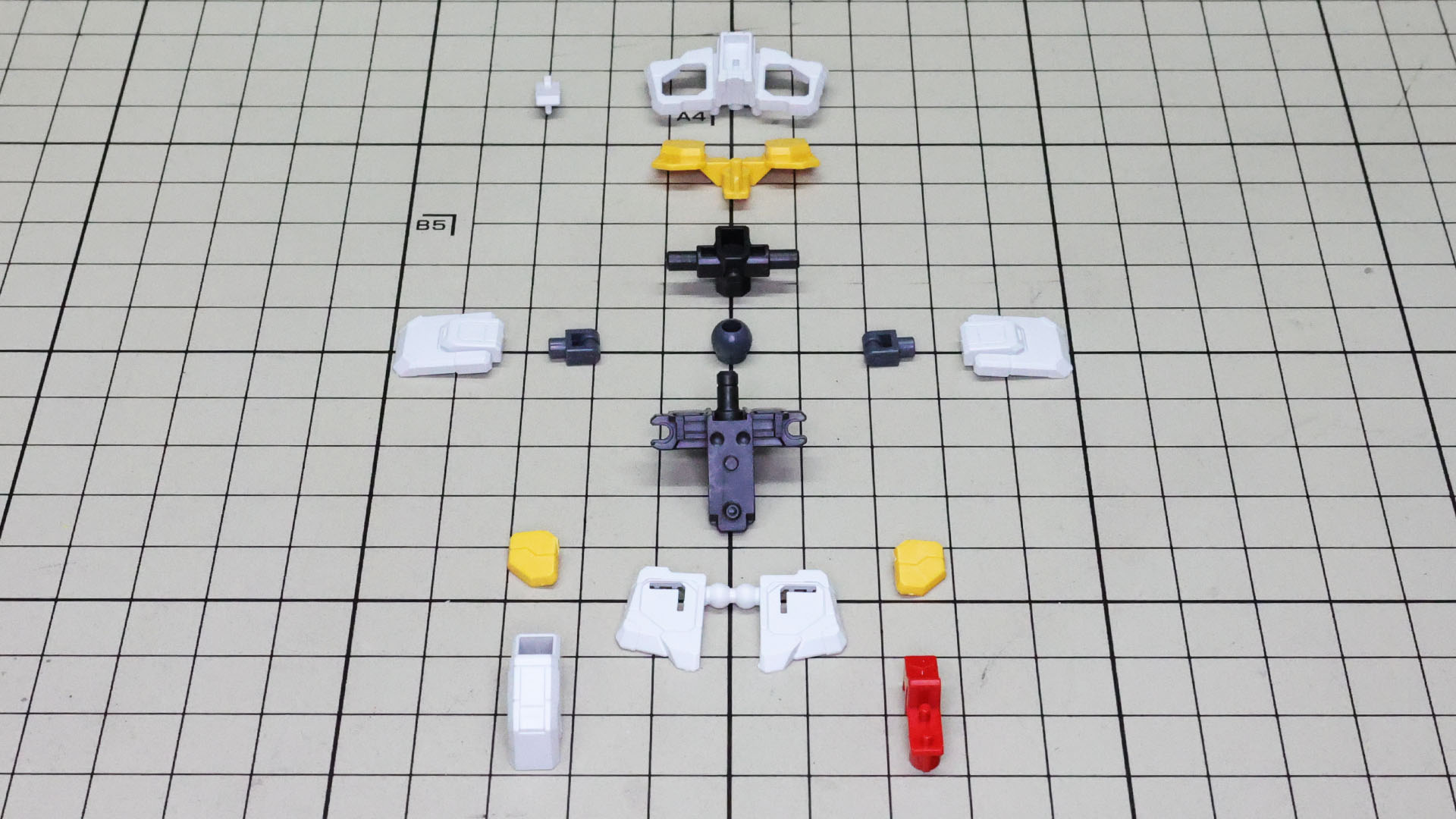 がっしりとしたコアのメカフレームが印象的な腰部パーツ群