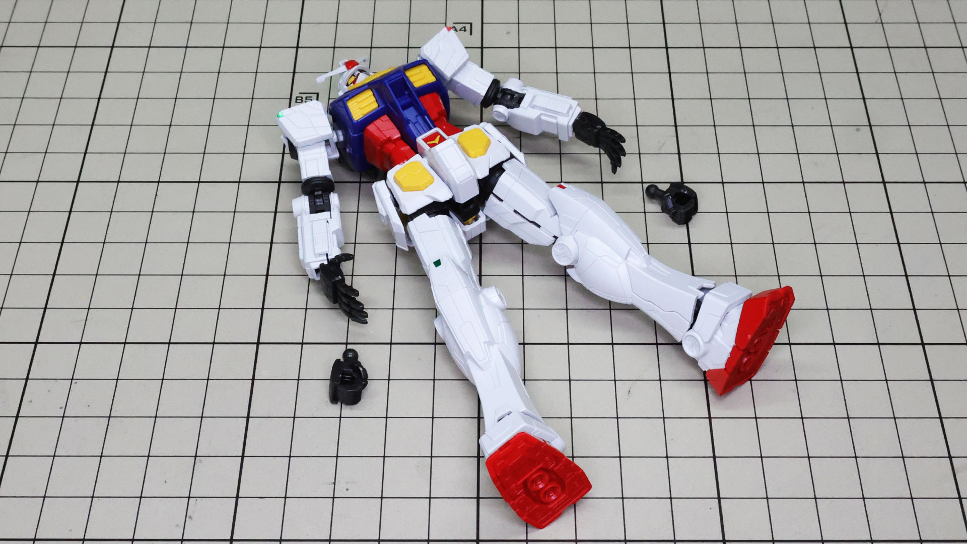 ここまで組んできたものをすべてドッキング、ガンダム本体が組みあがりました