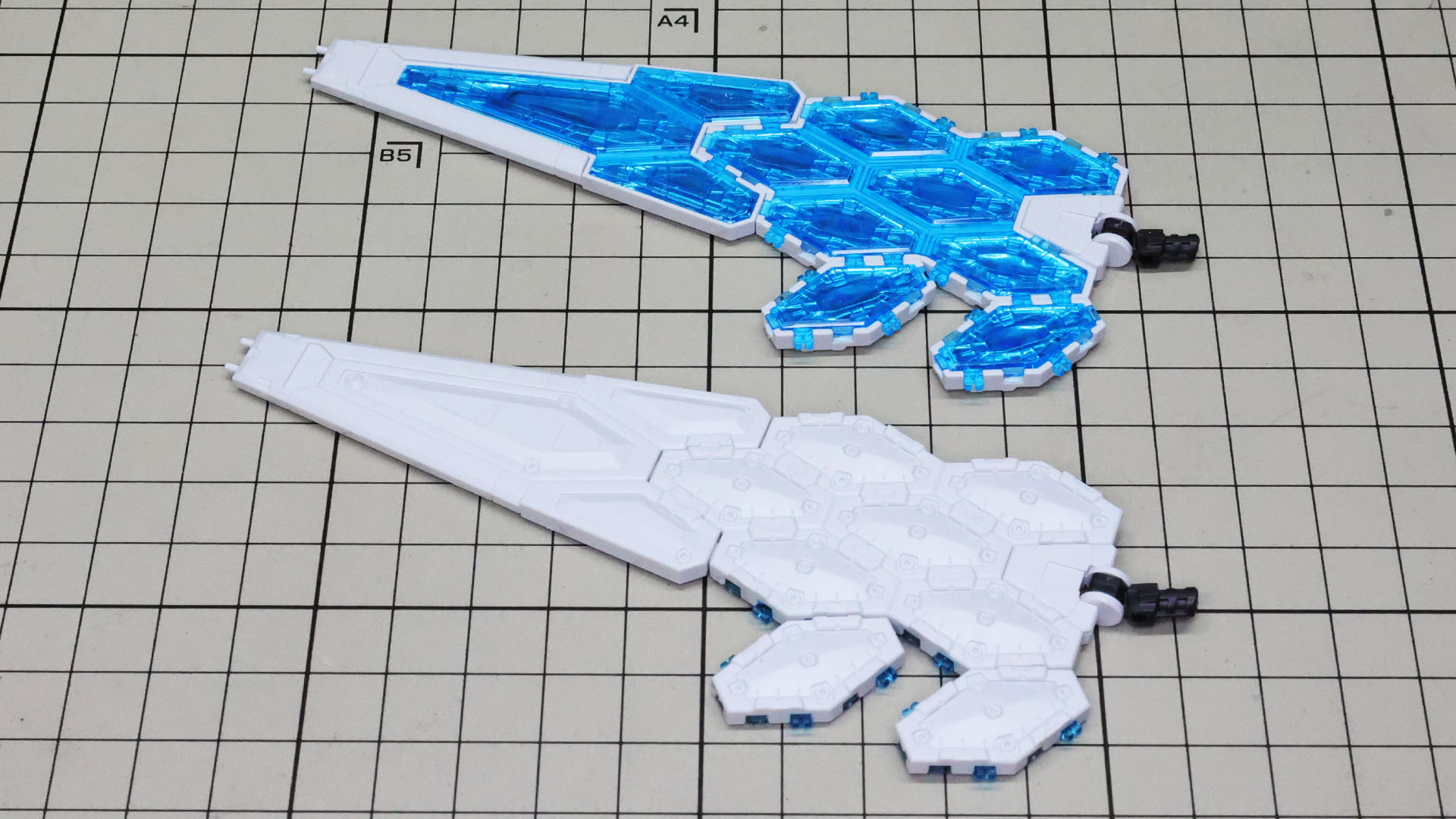 ウイングの面の違い。細かく塗り分けたり、スミ入れするとぐっと情報量が上がると思います