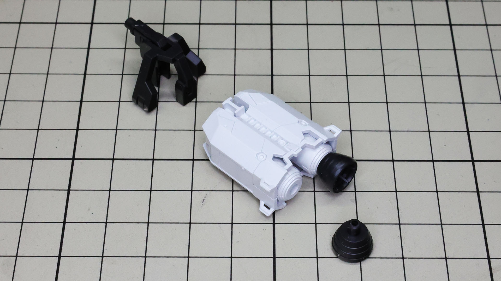 かっこいいディテールの推進機を組みます。保持アームのデザインがかっこいいです