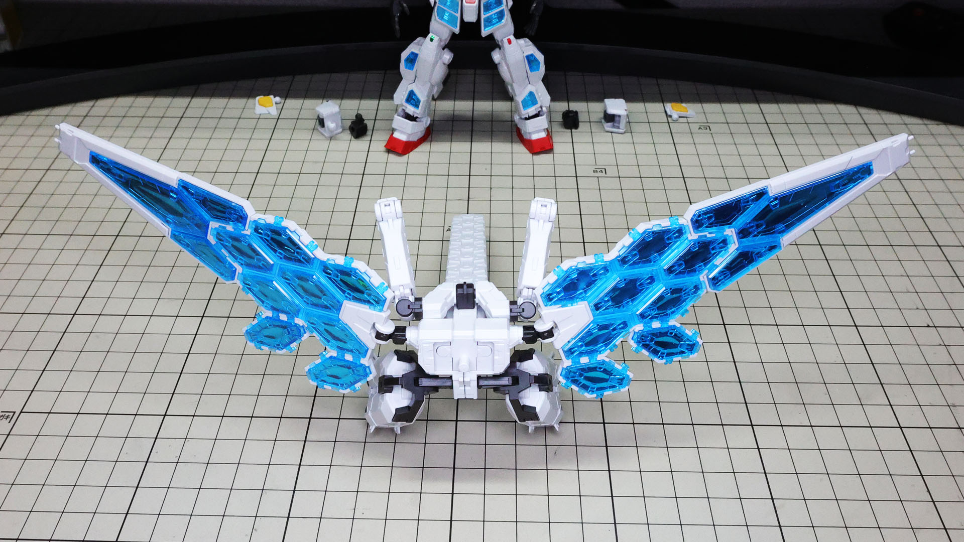 がばっと広がるソーラーパネルのウイング！