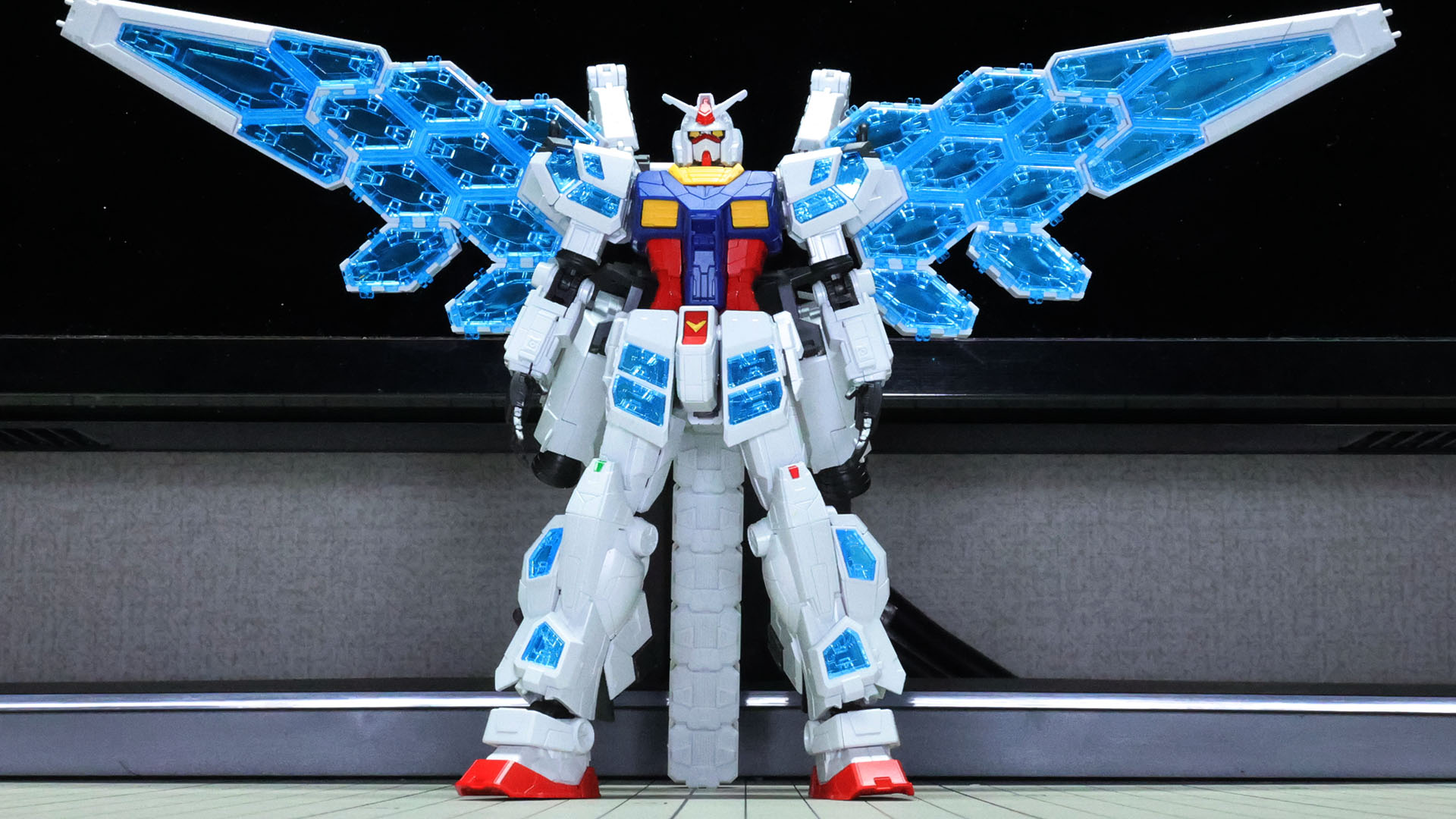 ガンダム本体とドッキング！これまでにないガンダム像を表現しています