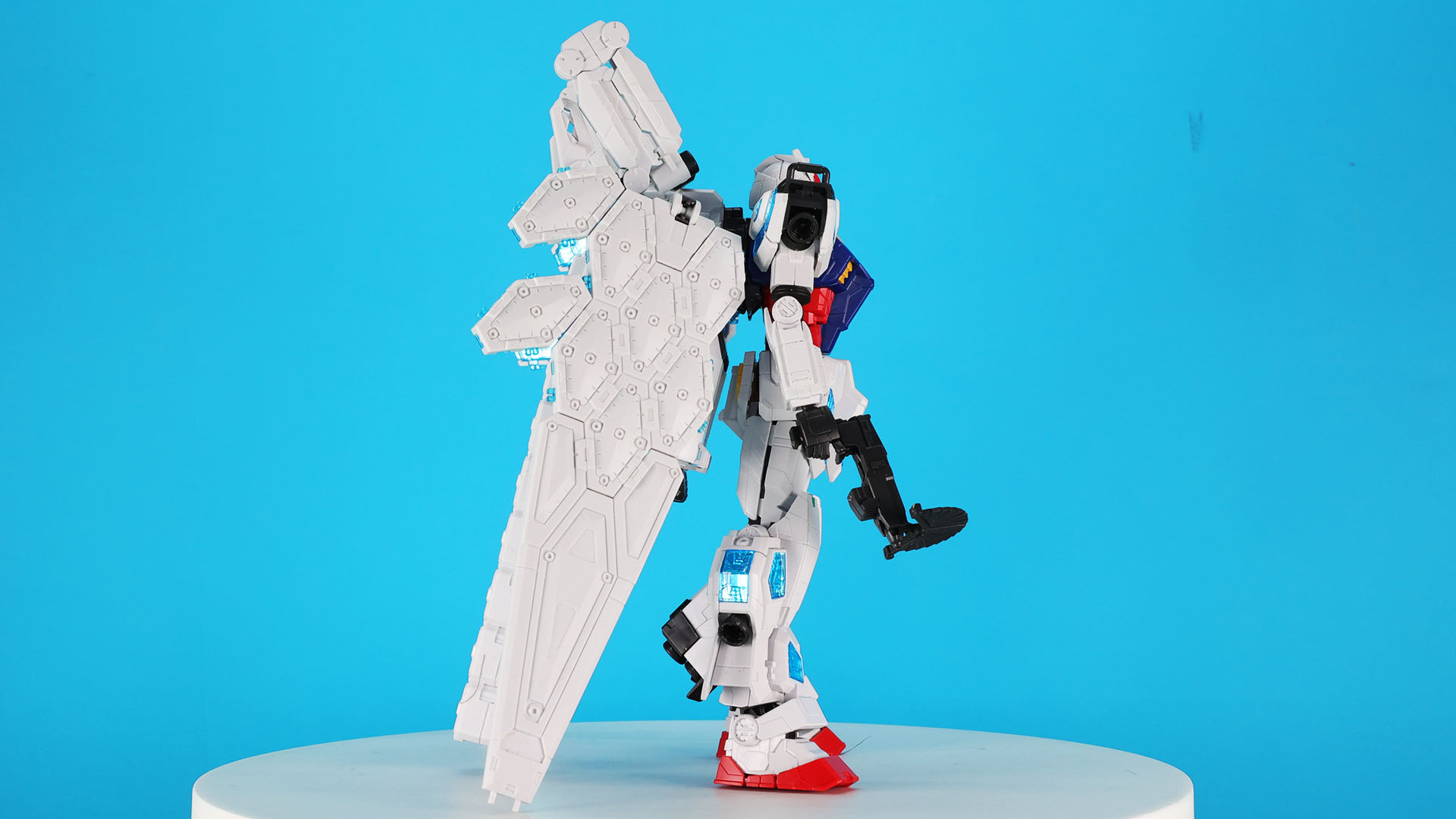 ガンダム本体とほぼ同じ大きさで驚きます