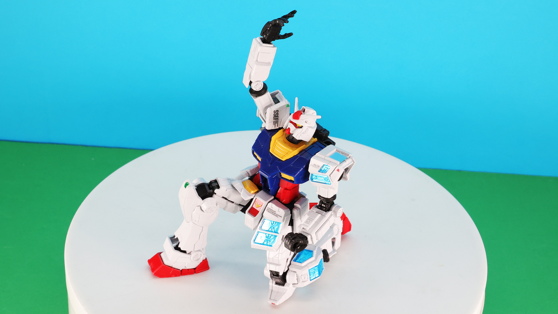 ガンプラなら上空からのアングルでも確認できますね