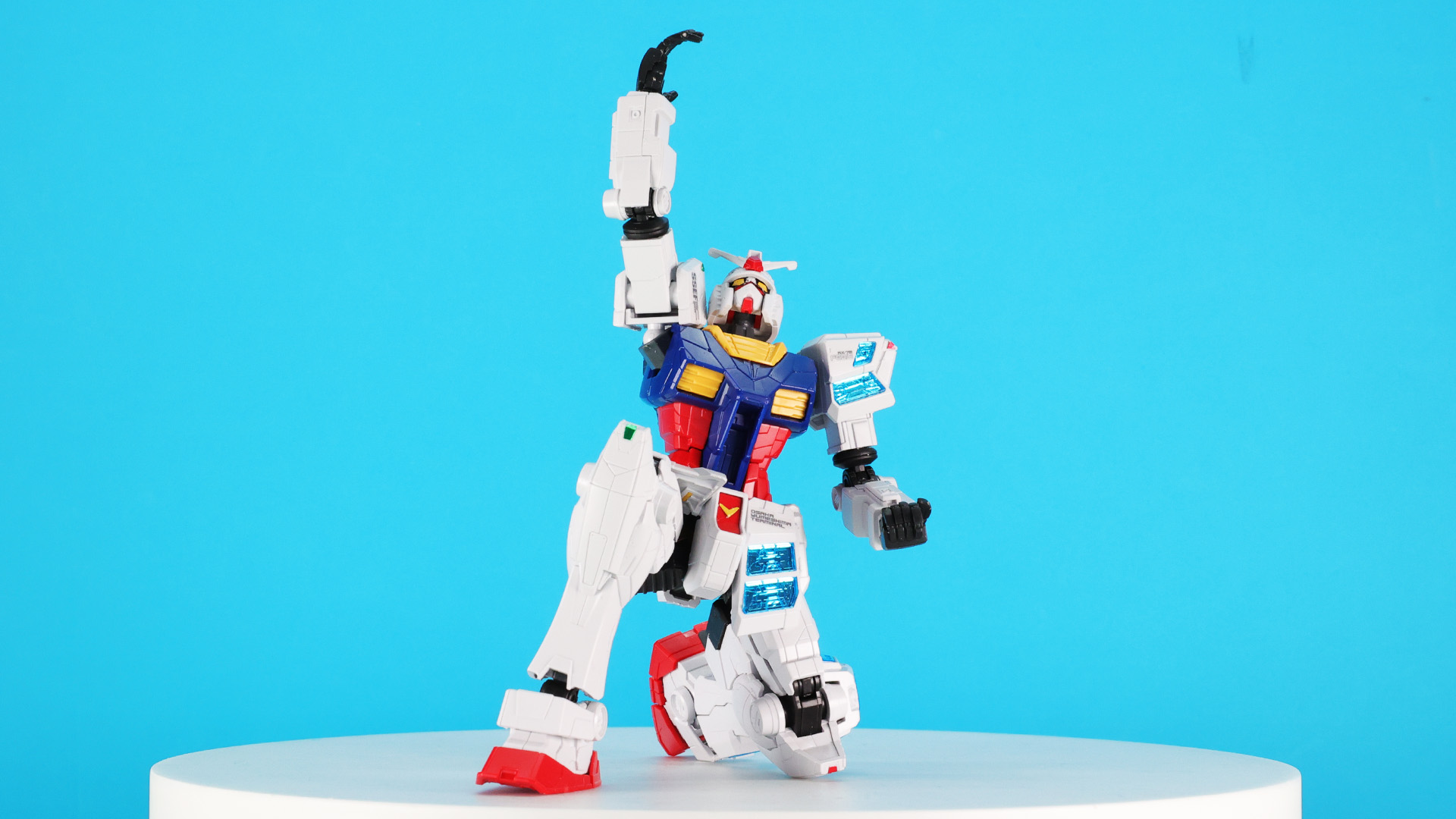 実物大ガンダム像を見てからパビリオンに入り、新規映像を観てまたこの像を見ると違う感想を持ちそうですね